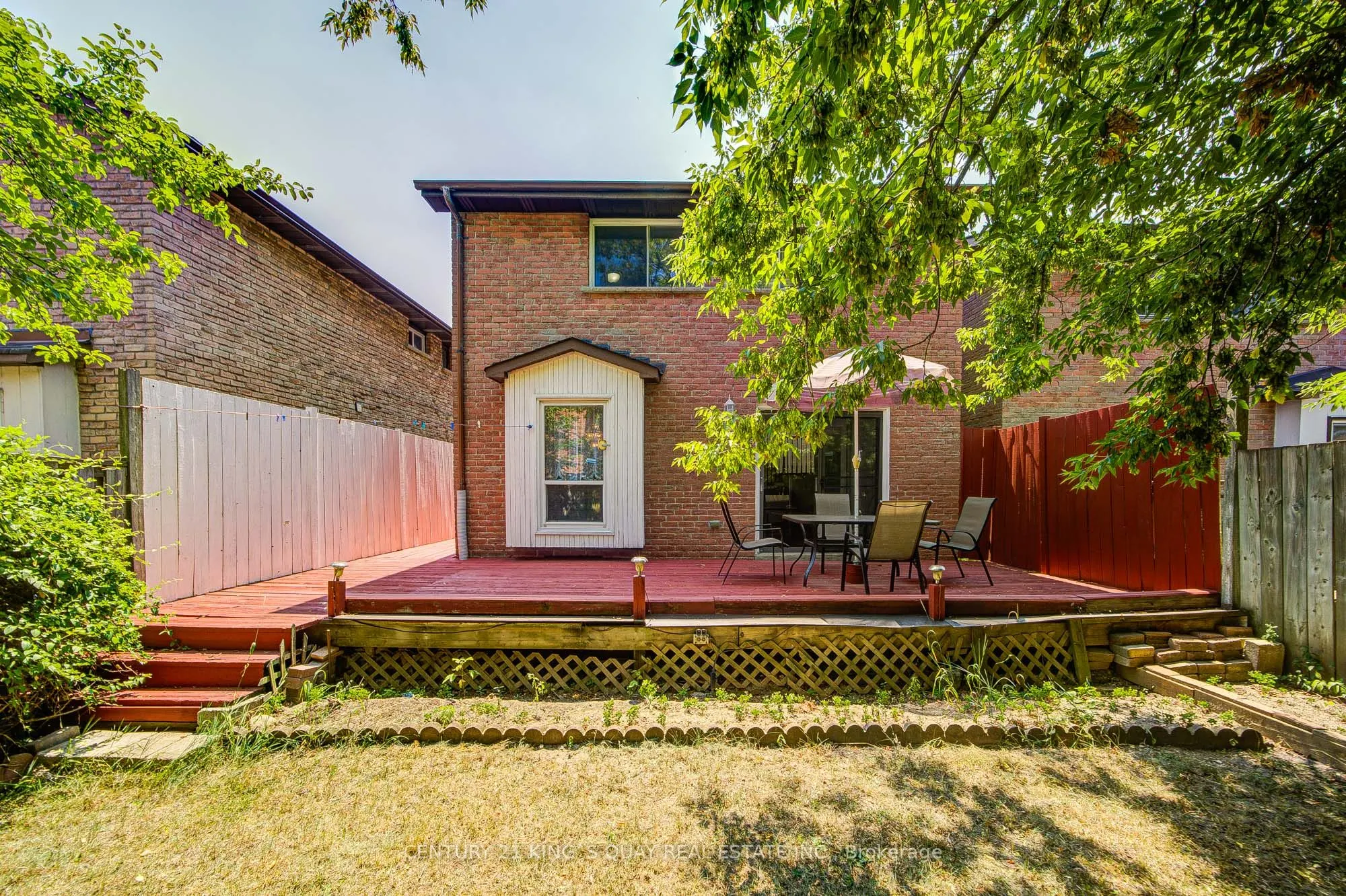 6 Cottsmore Crescent