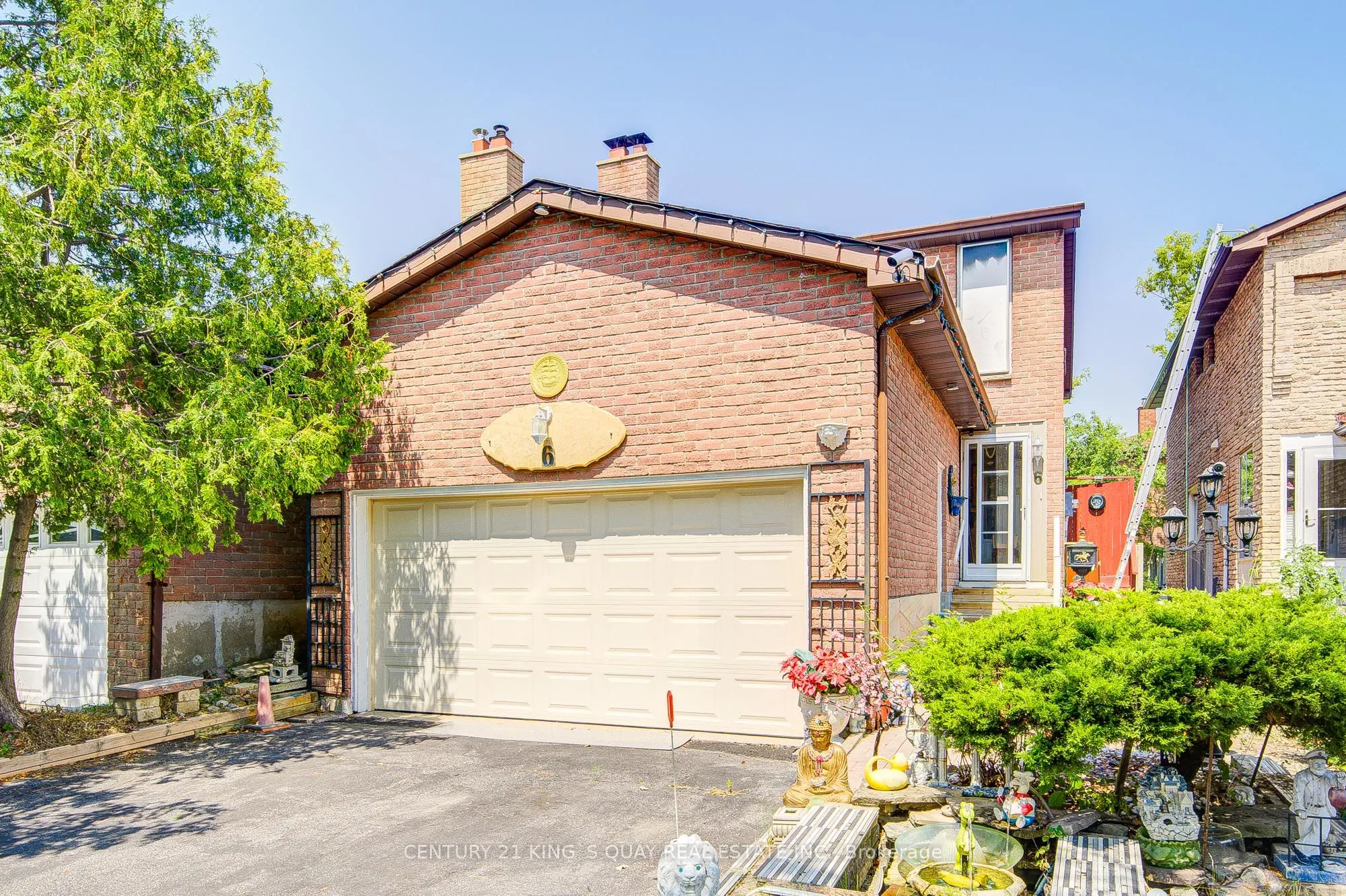 6 Cottsmore Crescent