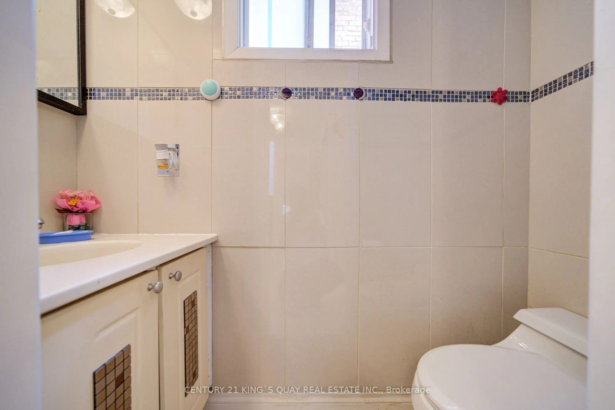 6 Cottsmore Crescent