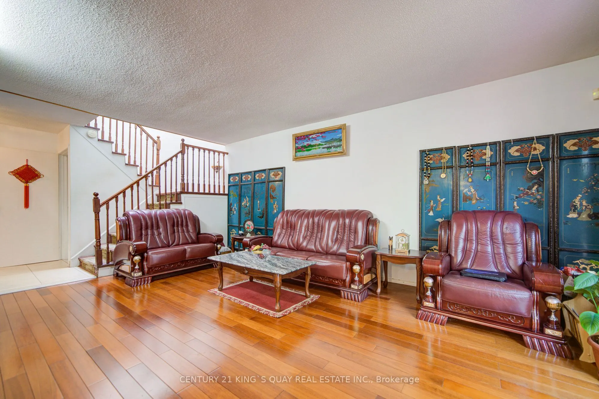 6 Cottsmore Crescent