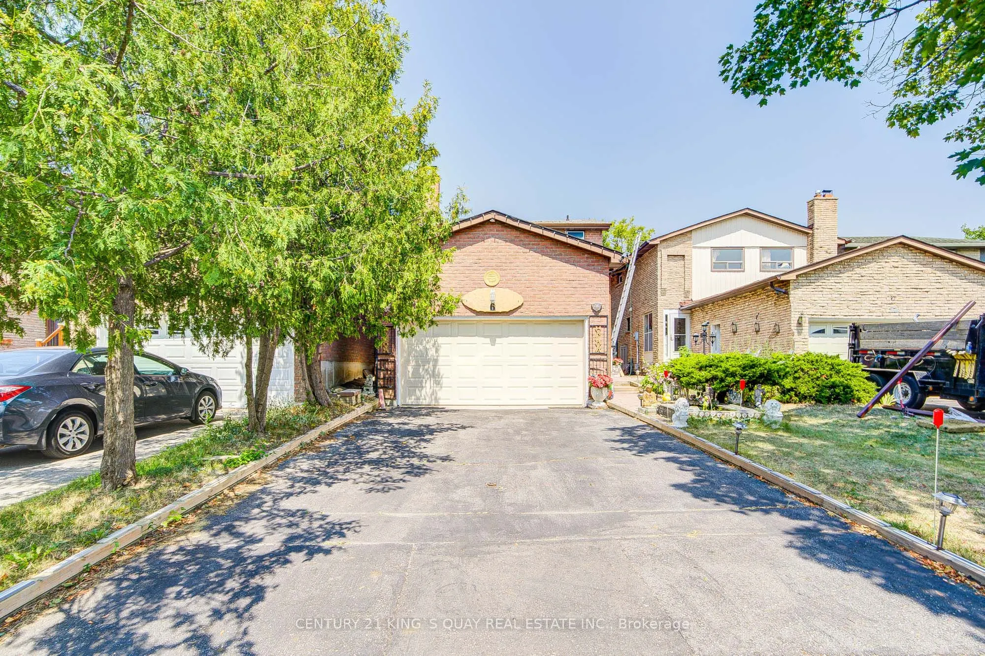 6 Cottsmore Crescent