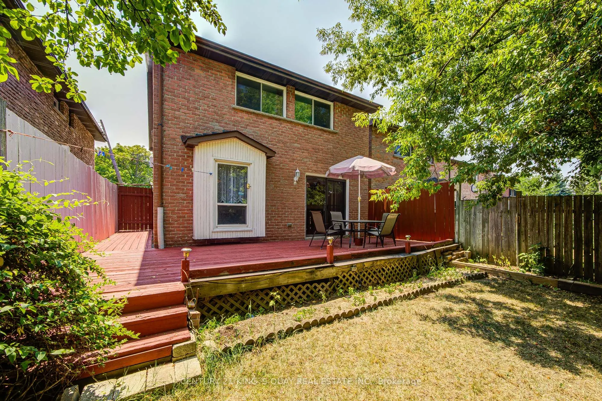 6 Cottsmore Crescent
