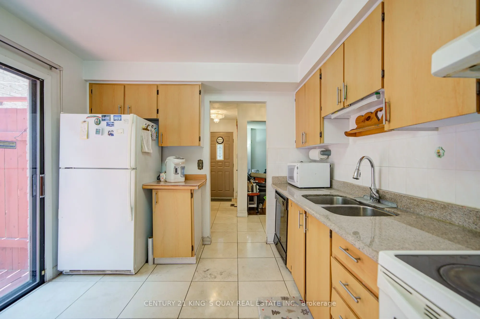 6 Cottsmore Crescent