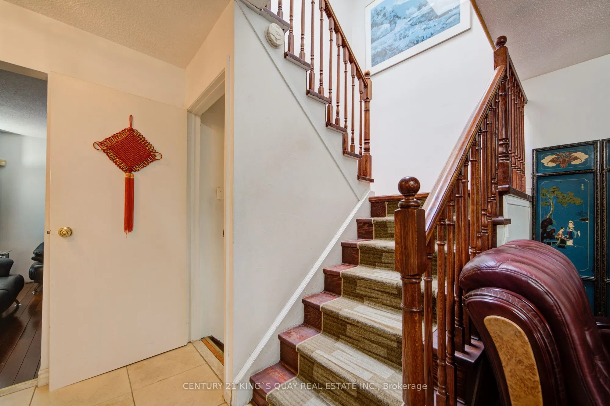 6 Cottsmore Crescent