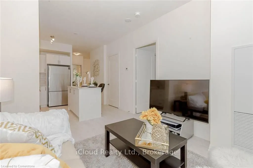 9000 Jane Street, #606