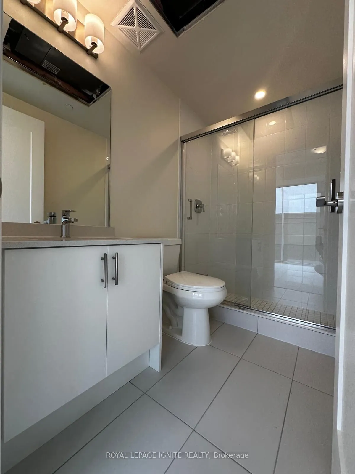 27 Korda Gate, #207