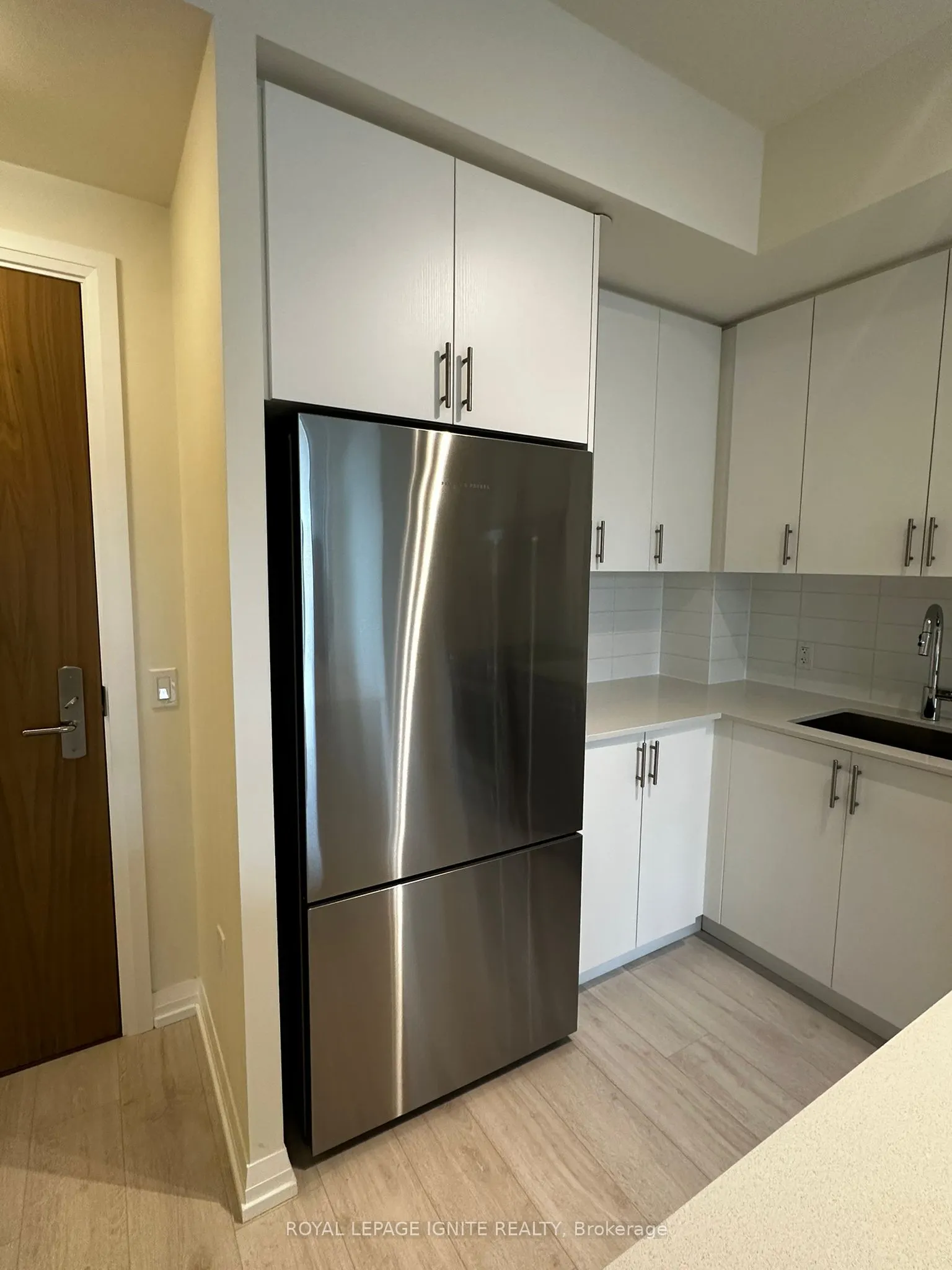 27 Korda Gate, #207