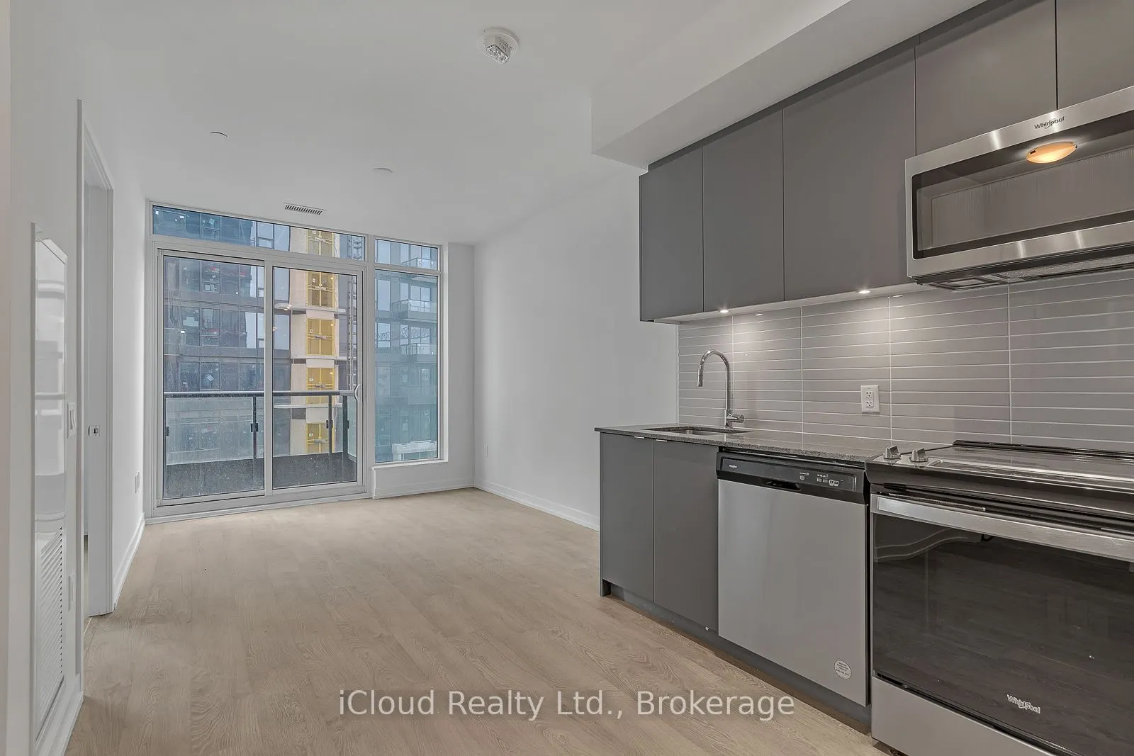 8868 Yonge Street, #801E