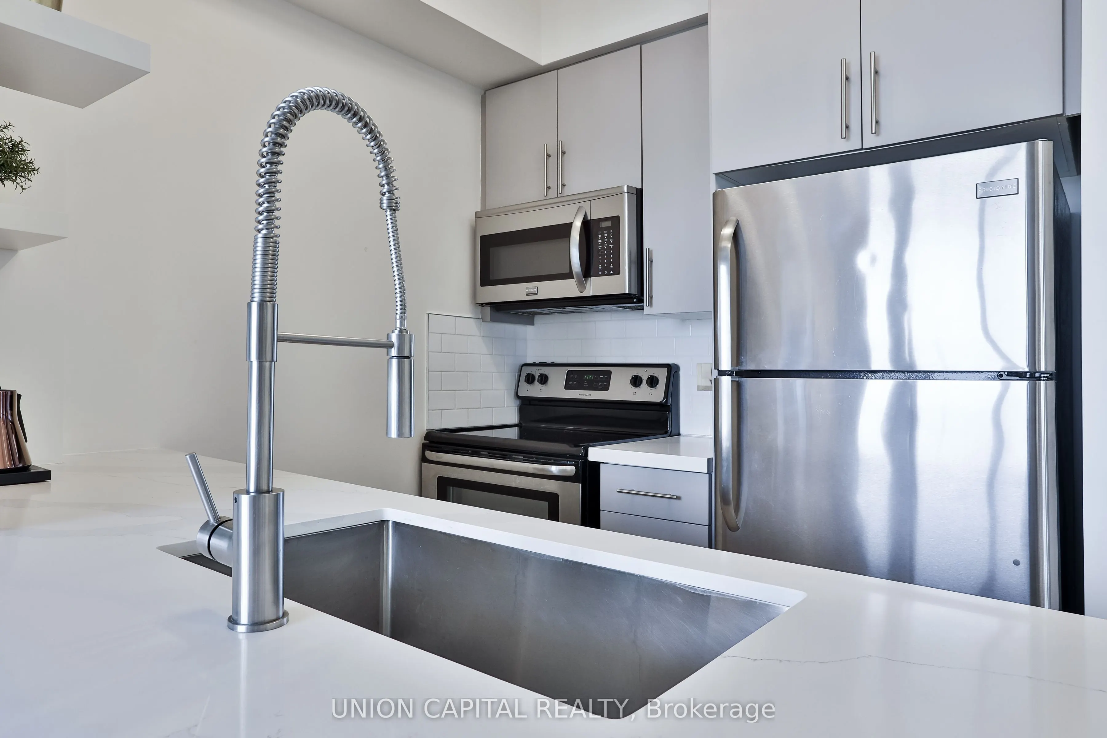 8110 Birchmount Road, #801