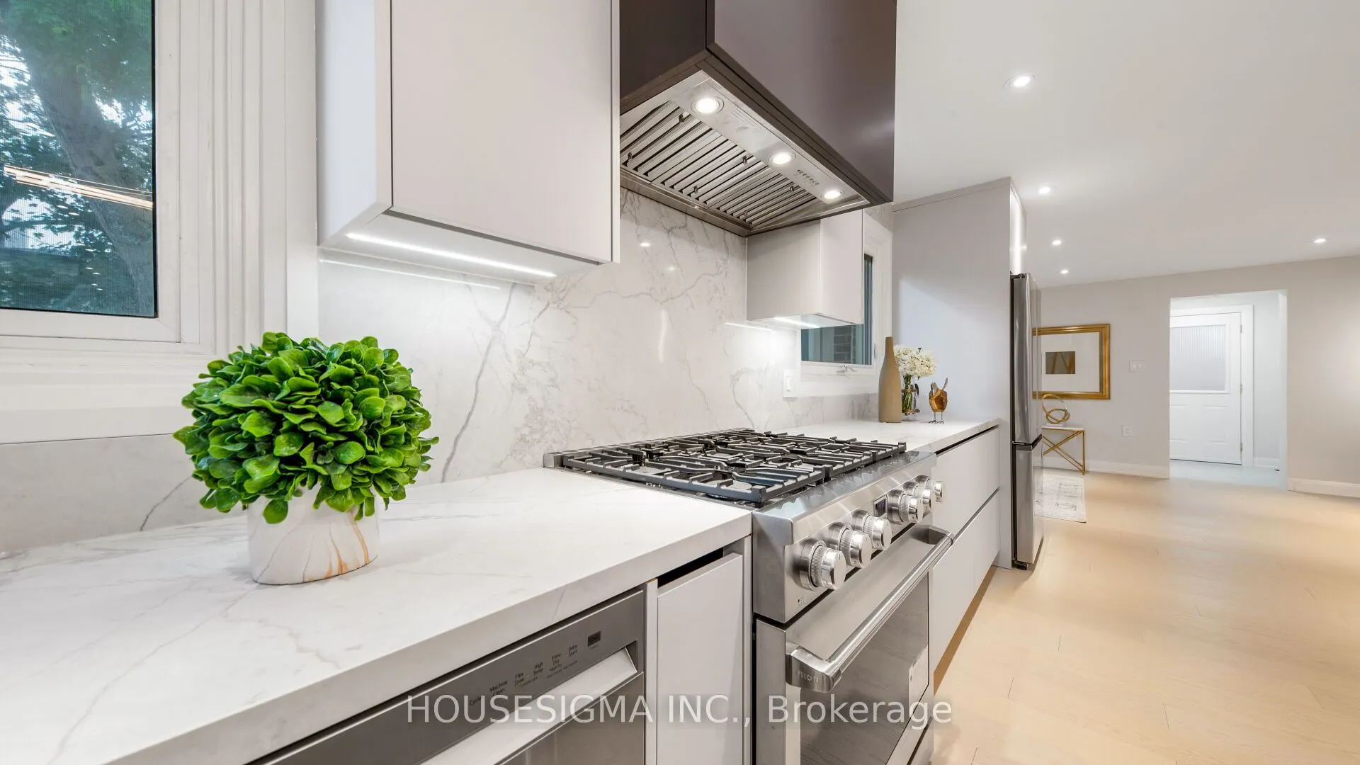 50 Royal Orchard Boulevard