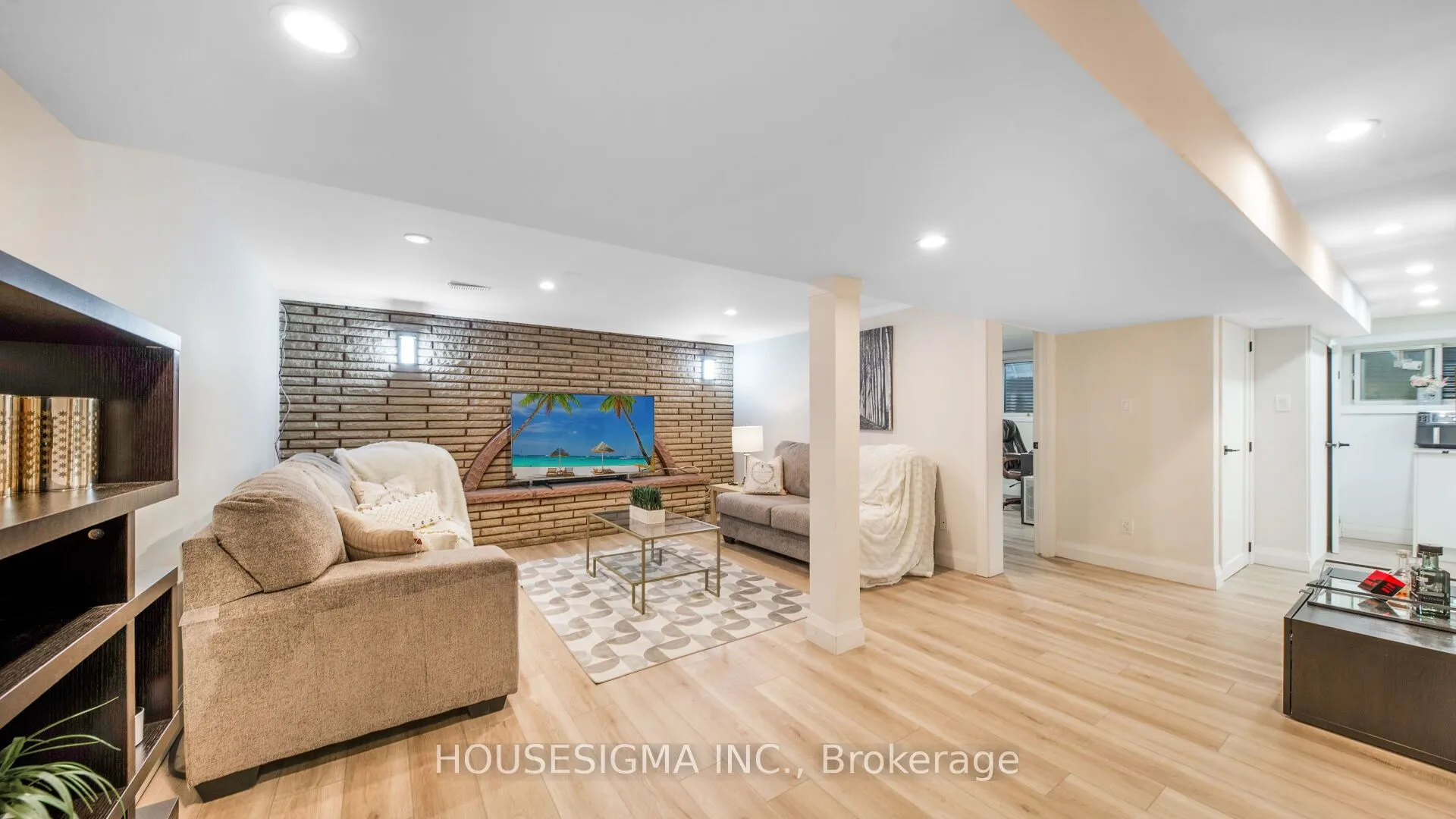 50 Royal Orchard Boulevard