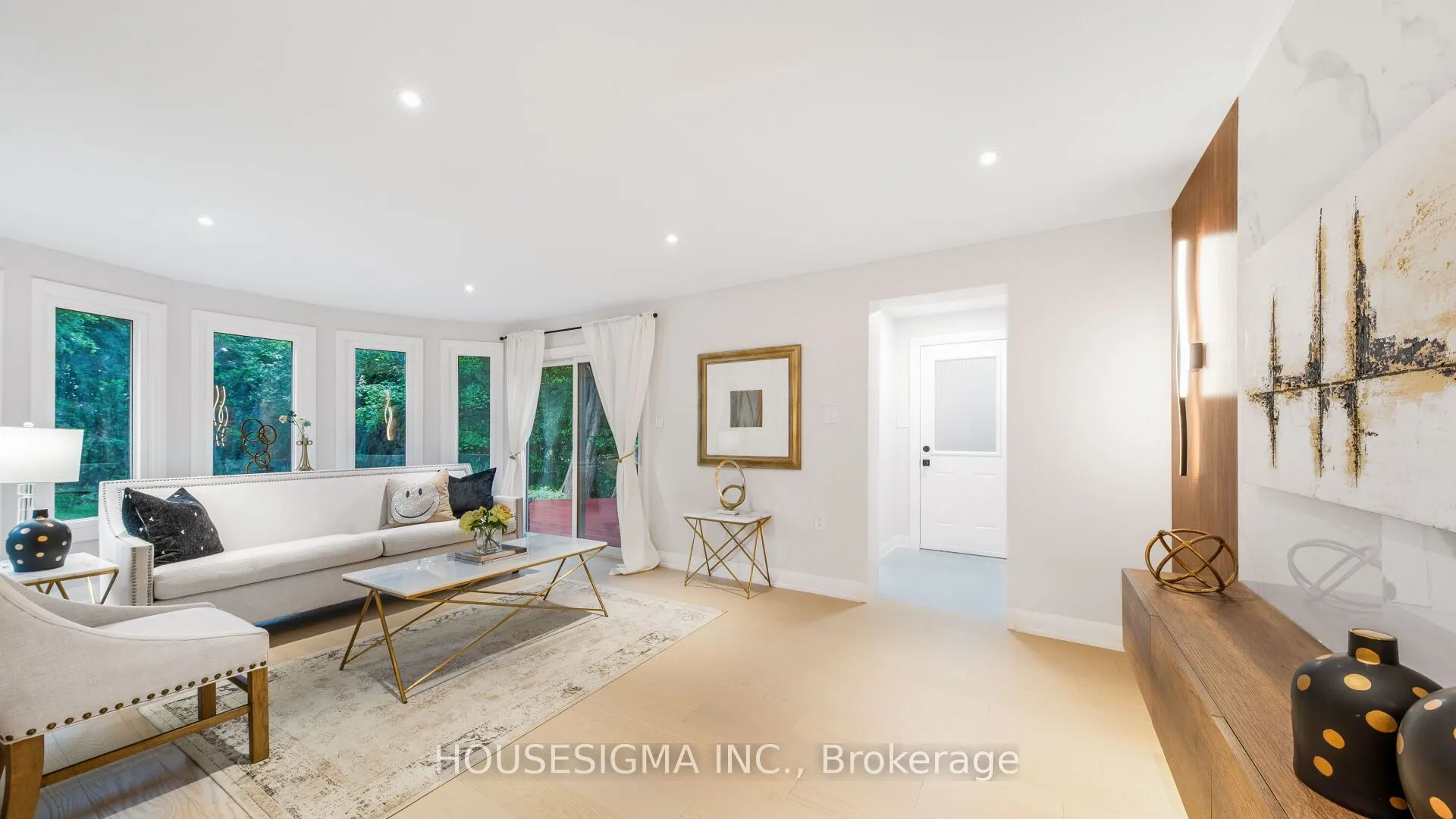 50 Royal Orchard Boulevard