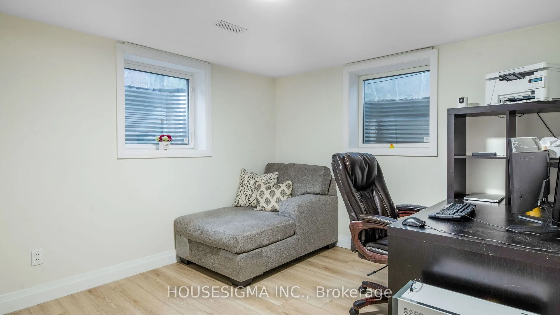 50 Royal Orchard Boulevard