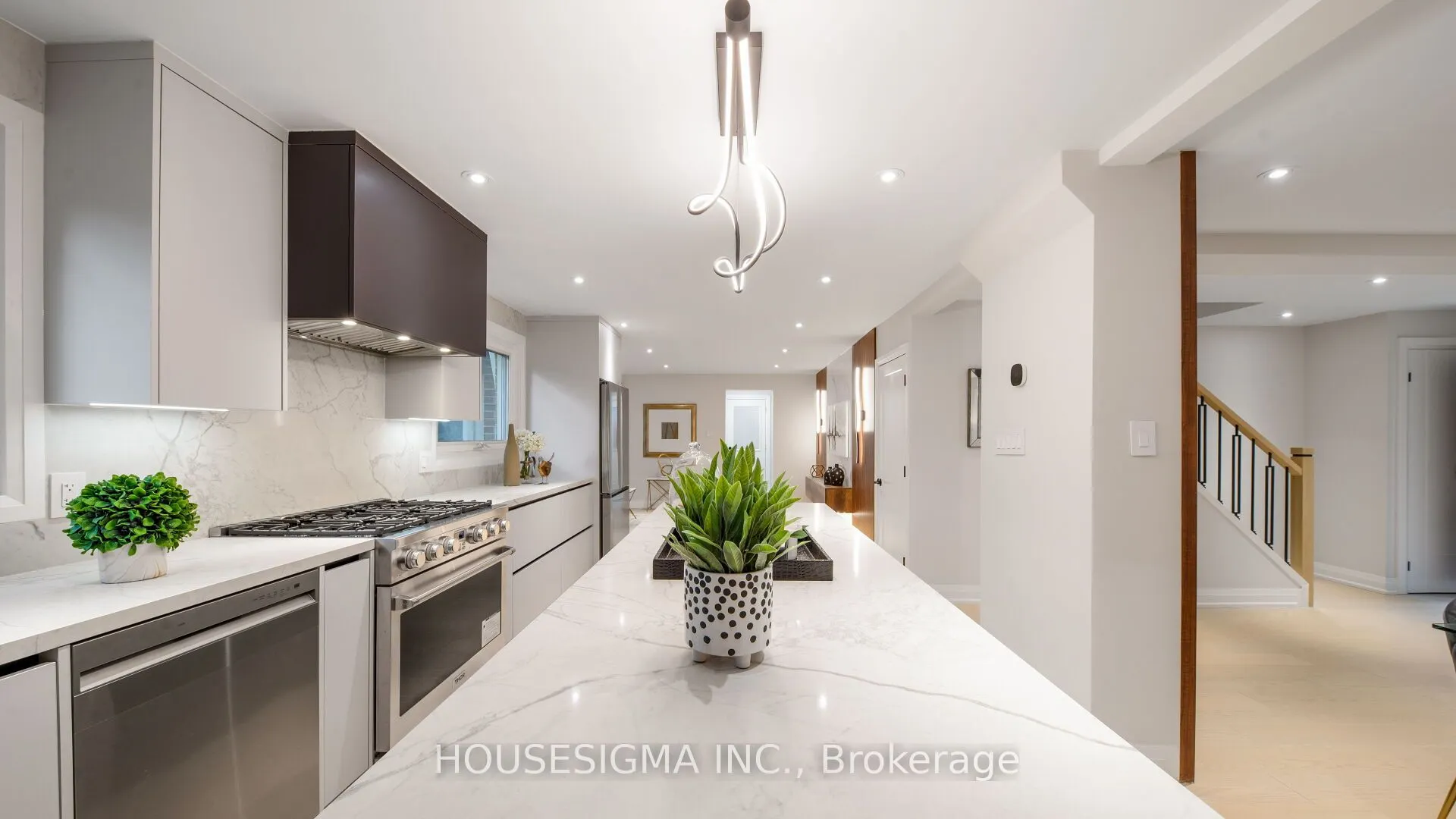 50 Royal Orchard Boulevard