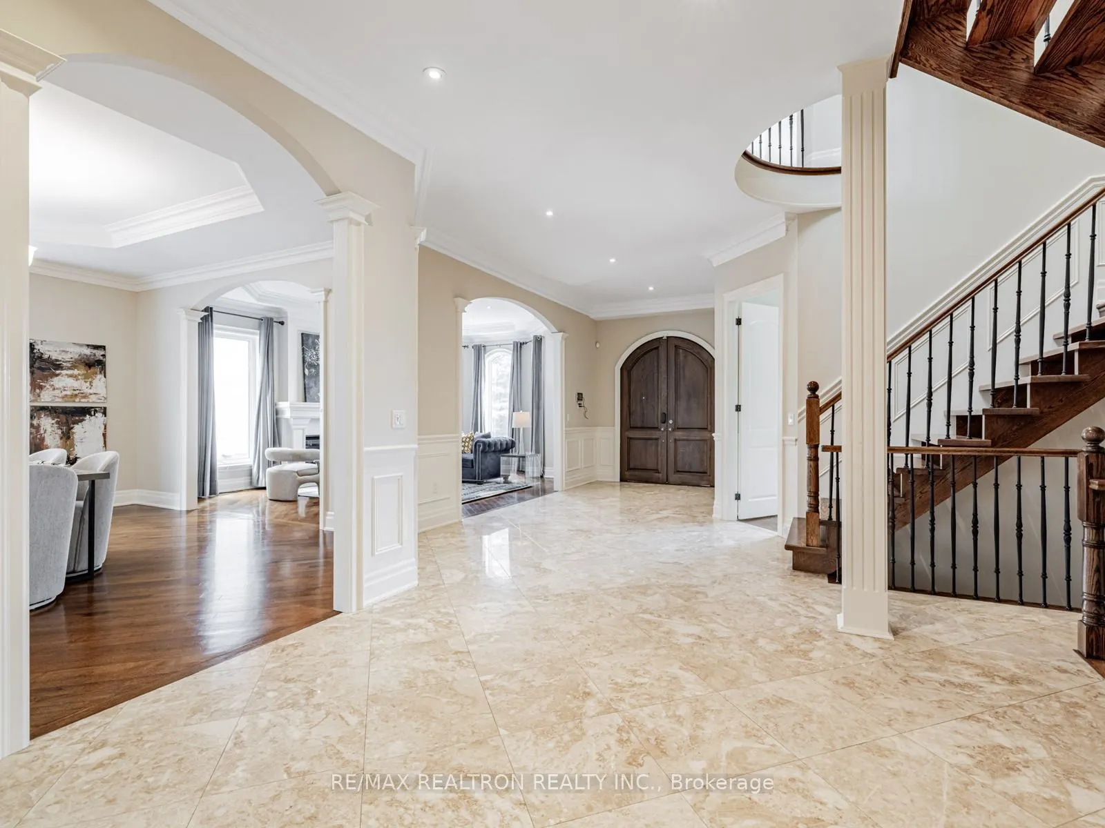 12 Orlon Crescent