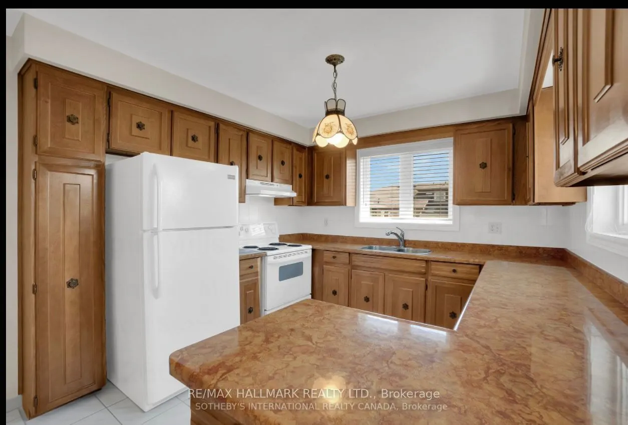 227 Elgin Mills(MAIN FLOOR) Road W
