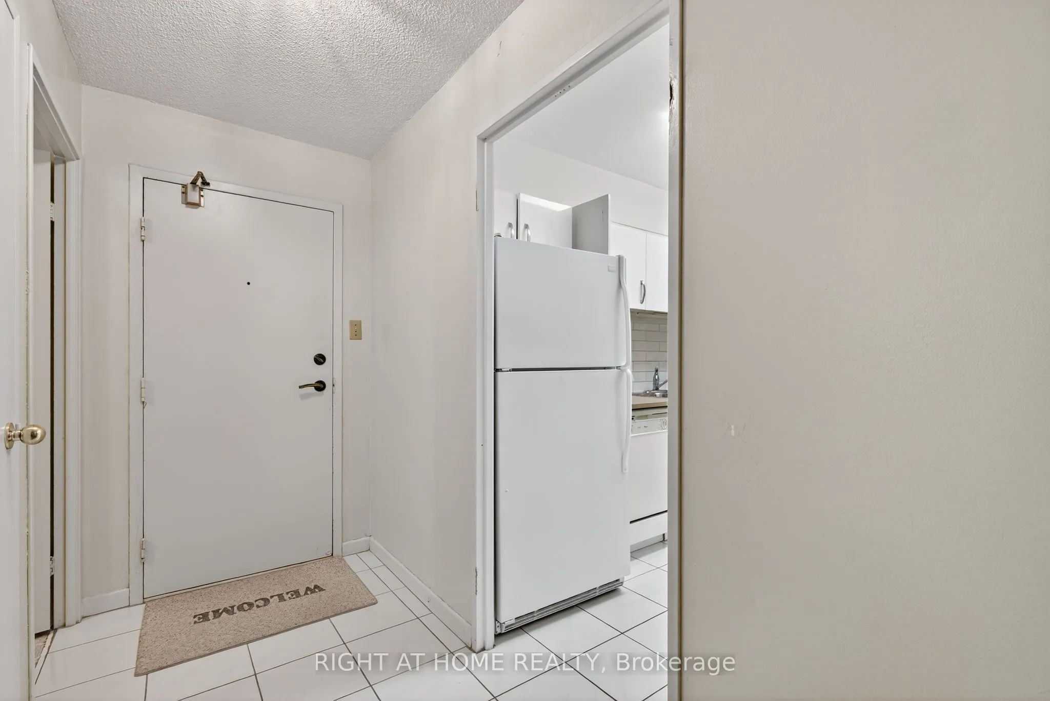 60 Inverlochy Boulevard, #211