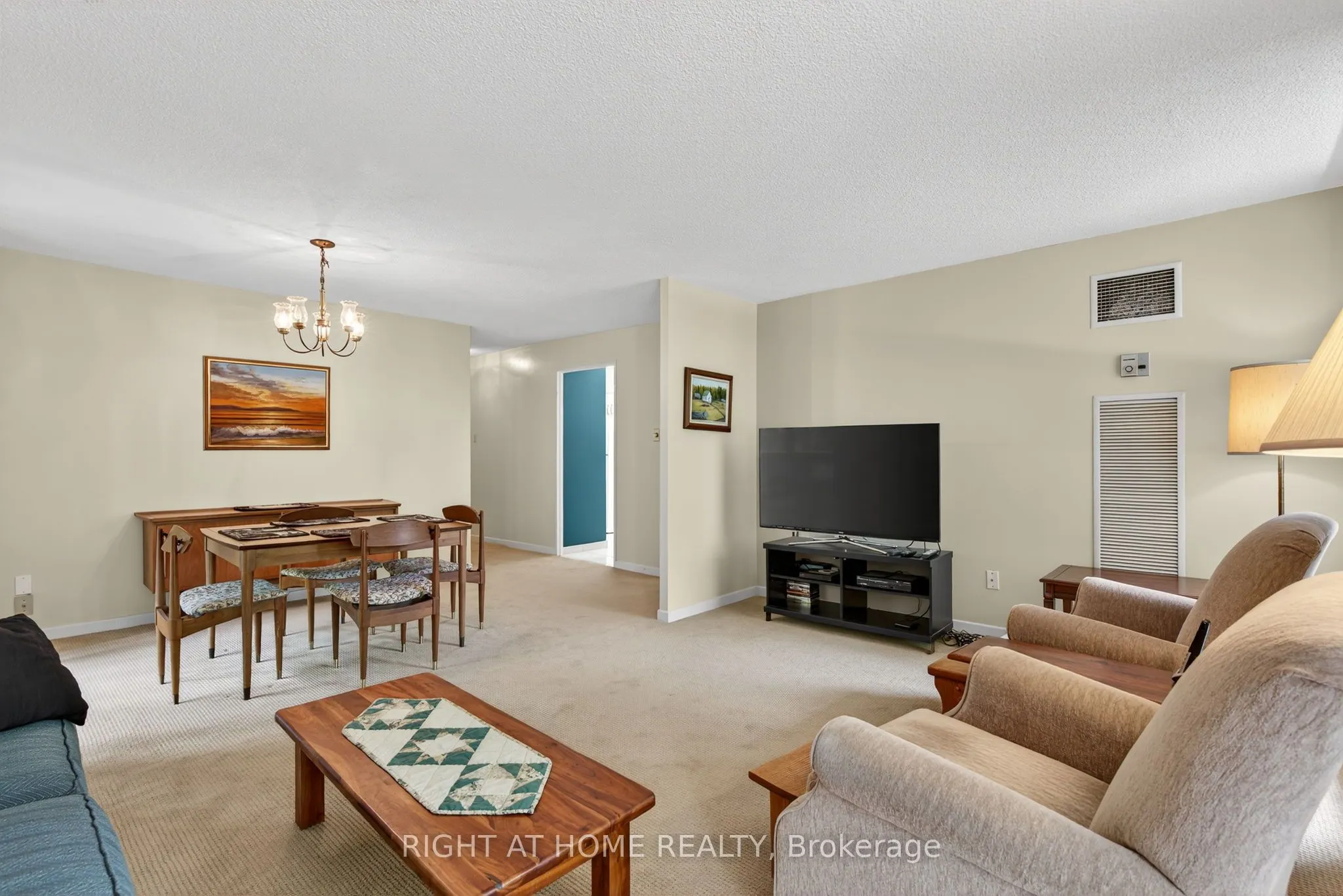 60 Inverlochy Boulevard, #211