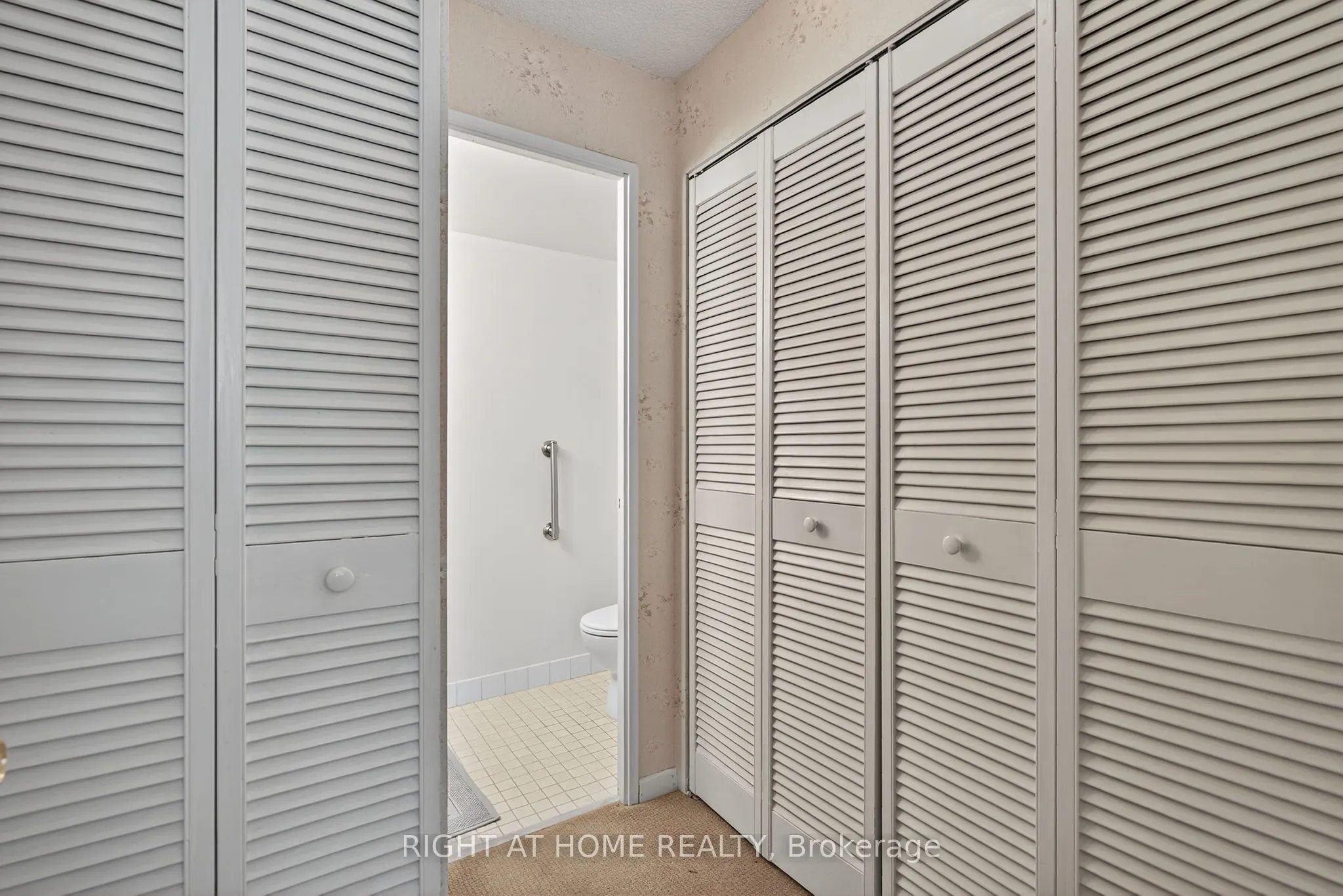 60 Inverlochy Boulevard, #211