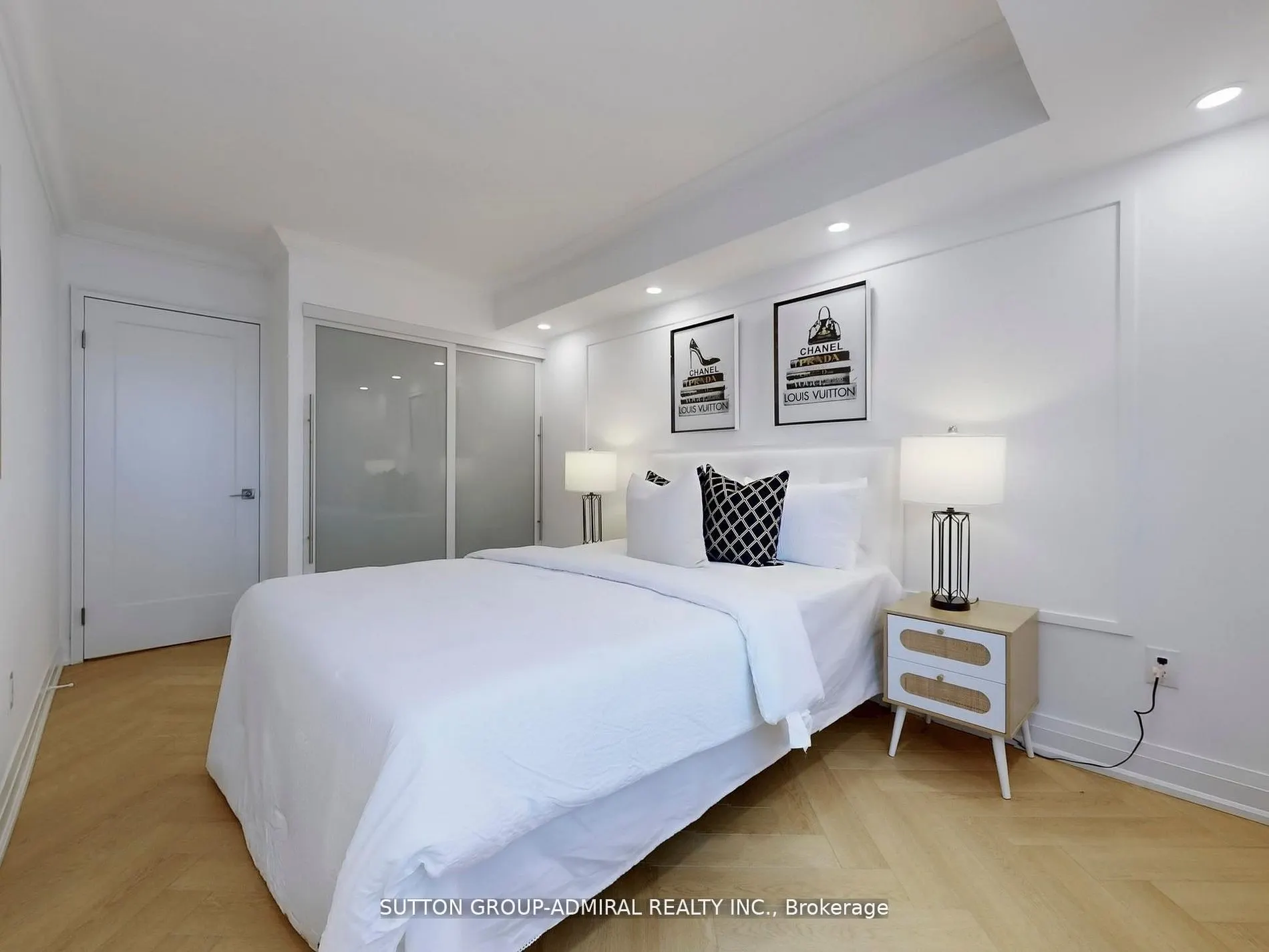 11 Townsgate Drive #401