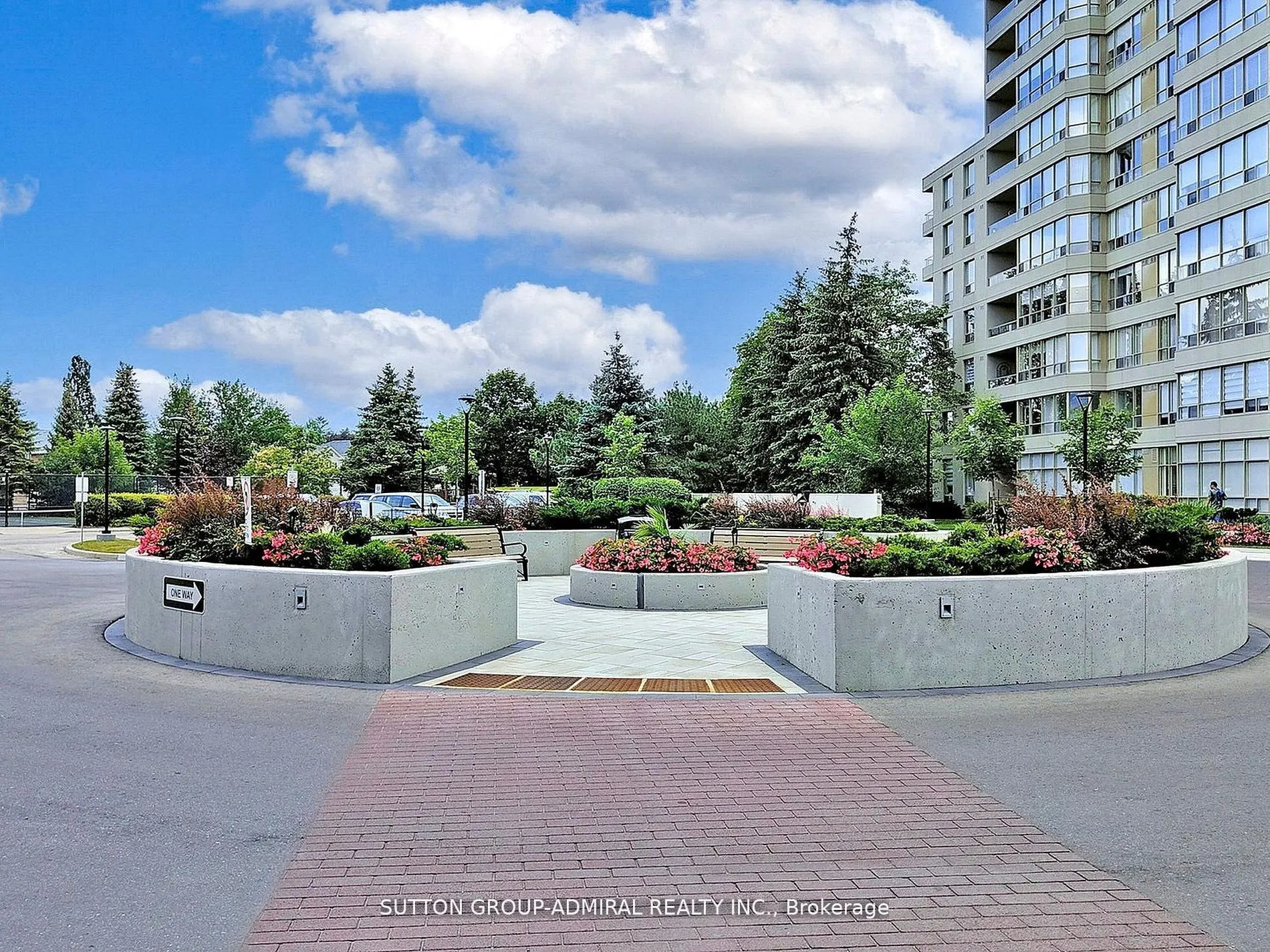 11 Townsgate Drive #401