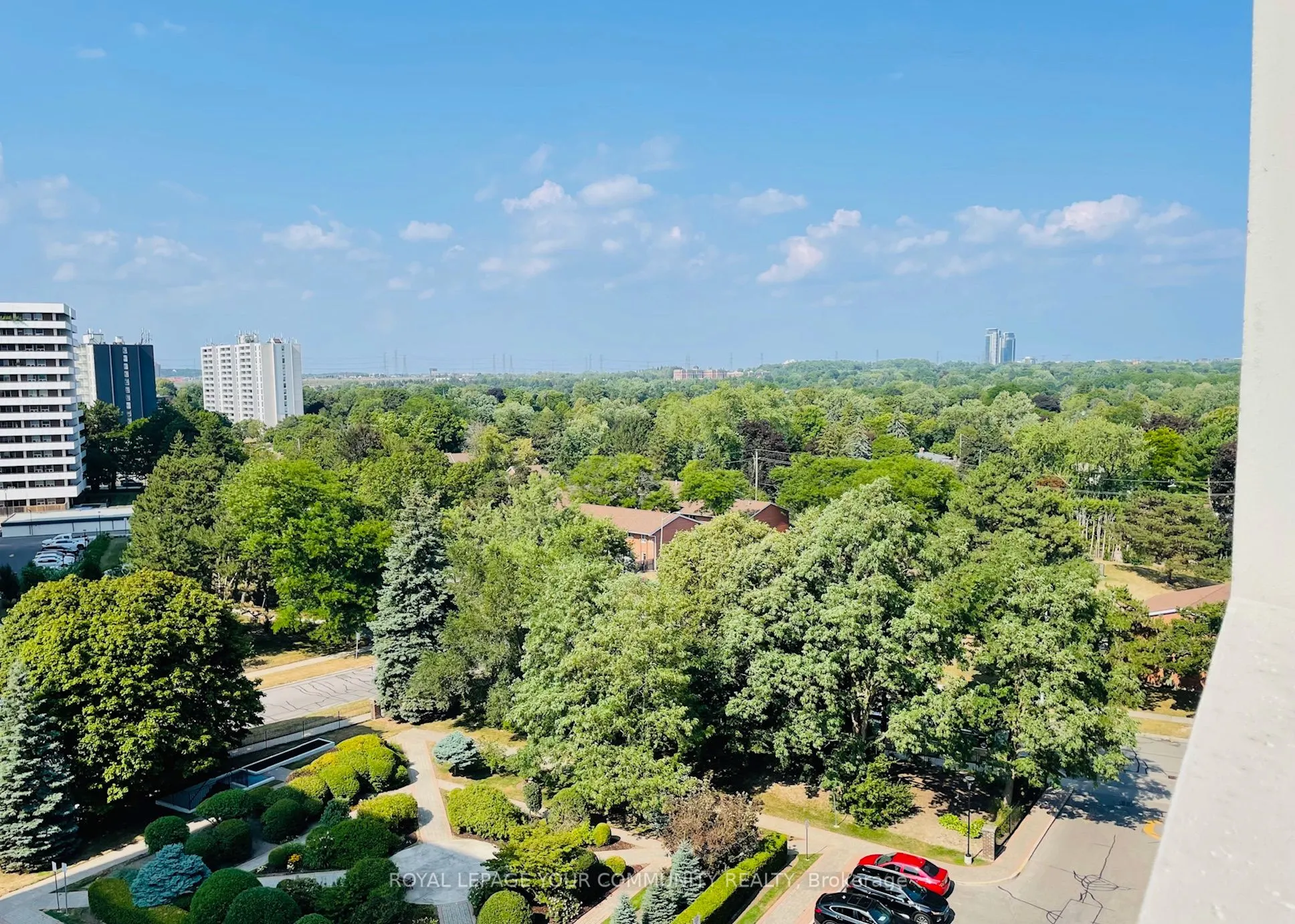 50 Inverlochy Boulevard, #1004