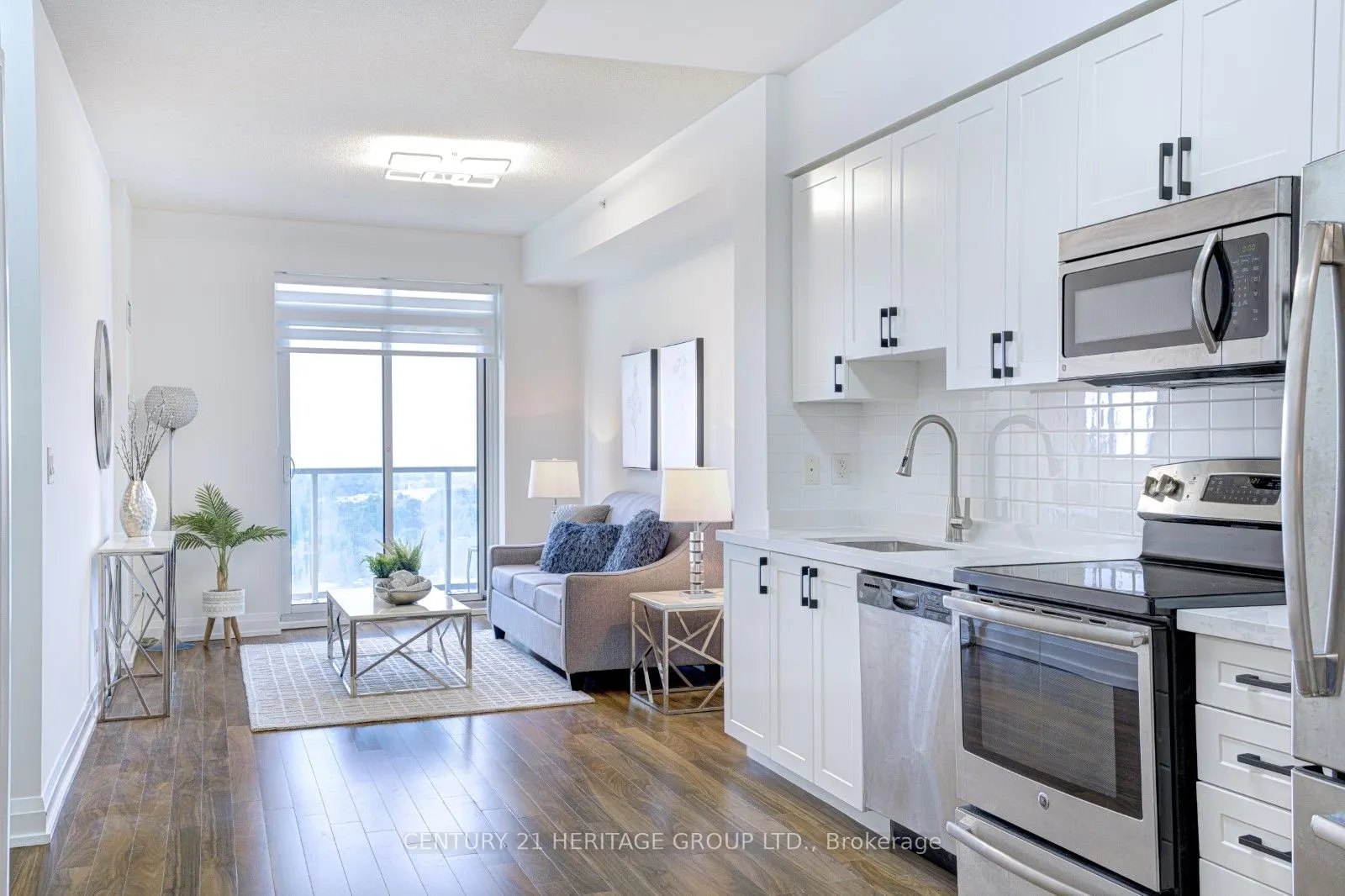 7171 Yonge Street, #1112