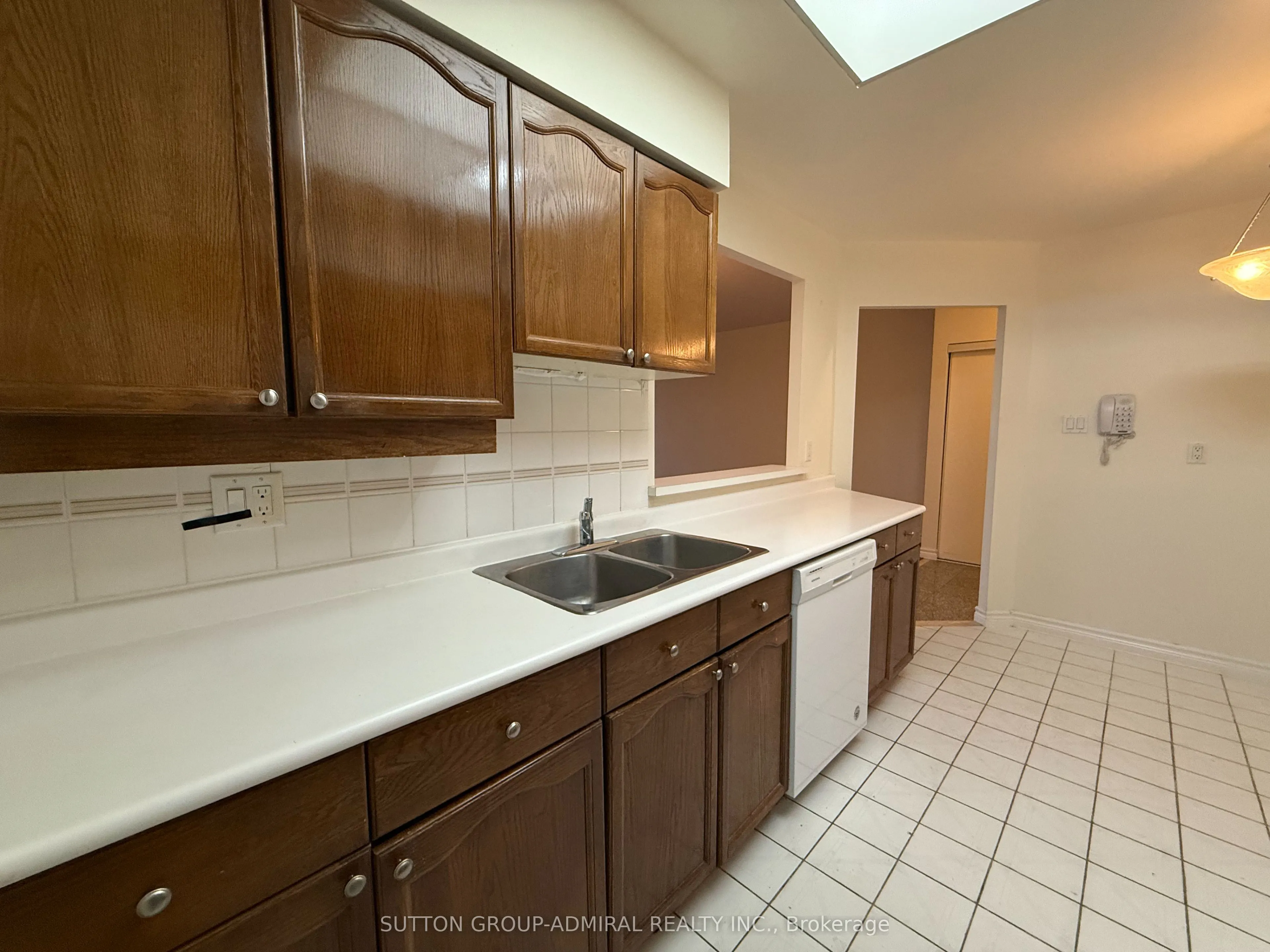 32 CLARISSA Drive, #PH27