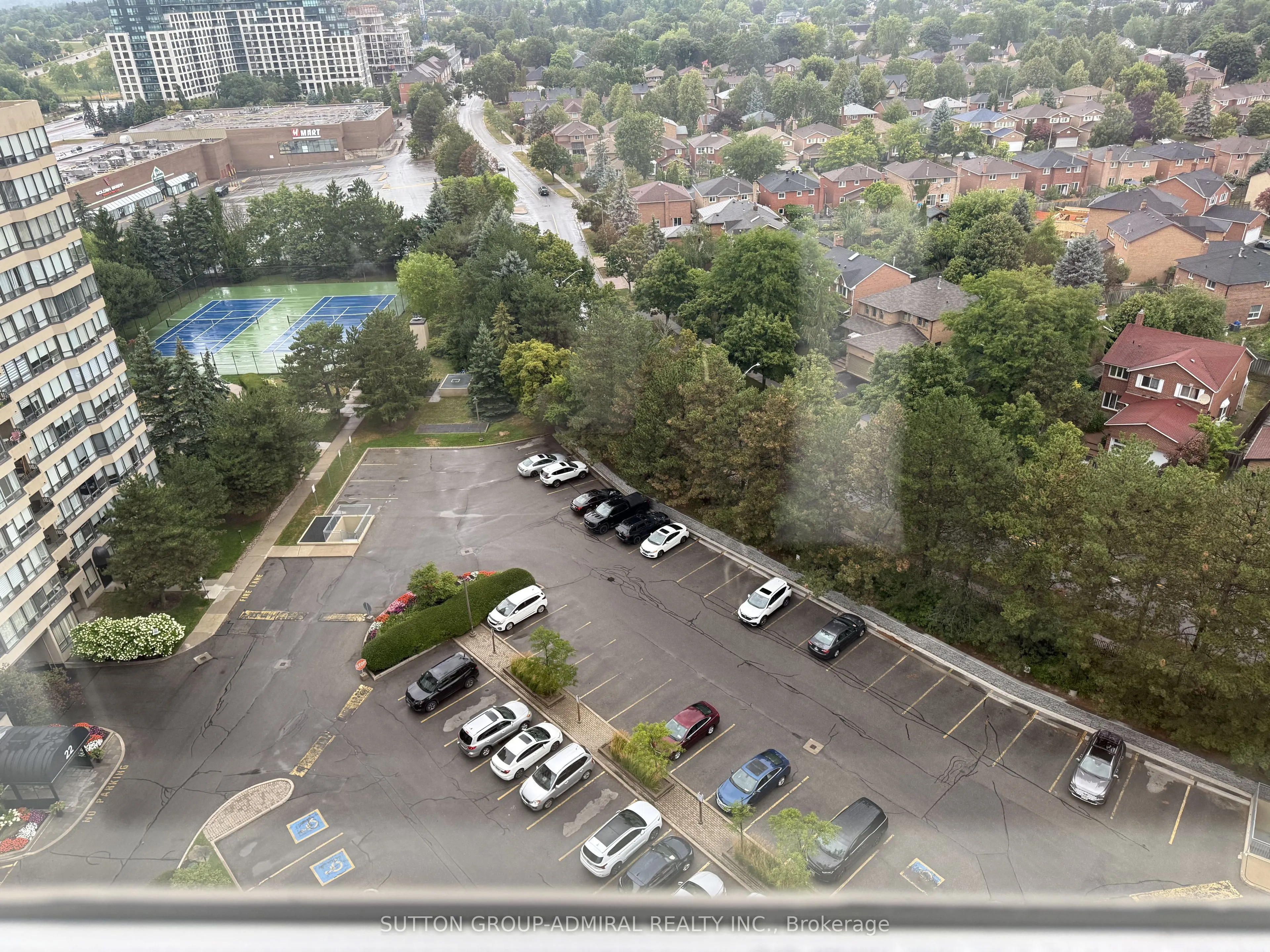 32 CLARISSA Drive, #PH27