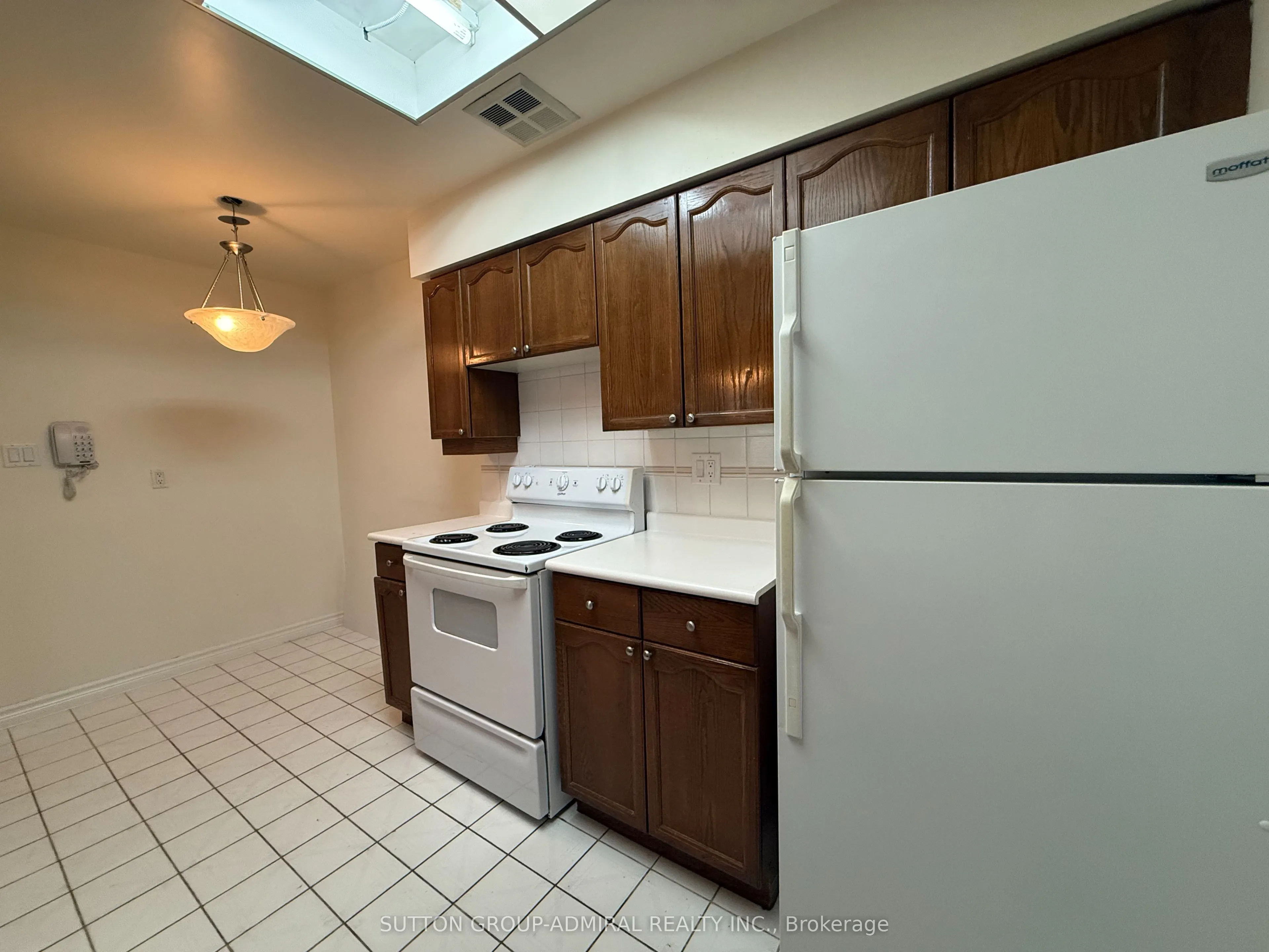 32 CLARISSA Drive, #PH27