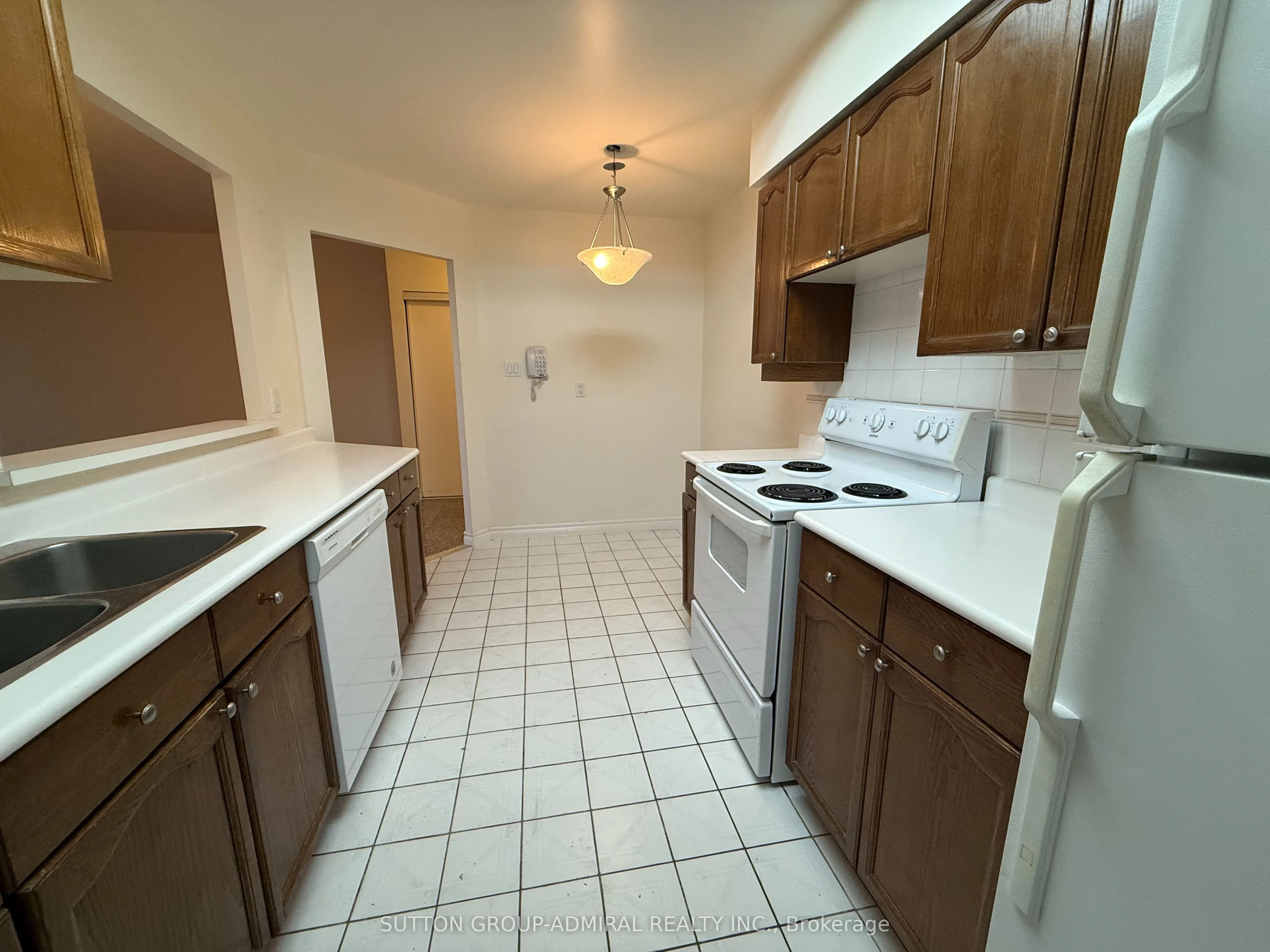 32 CLARISSA Drive, #PH27