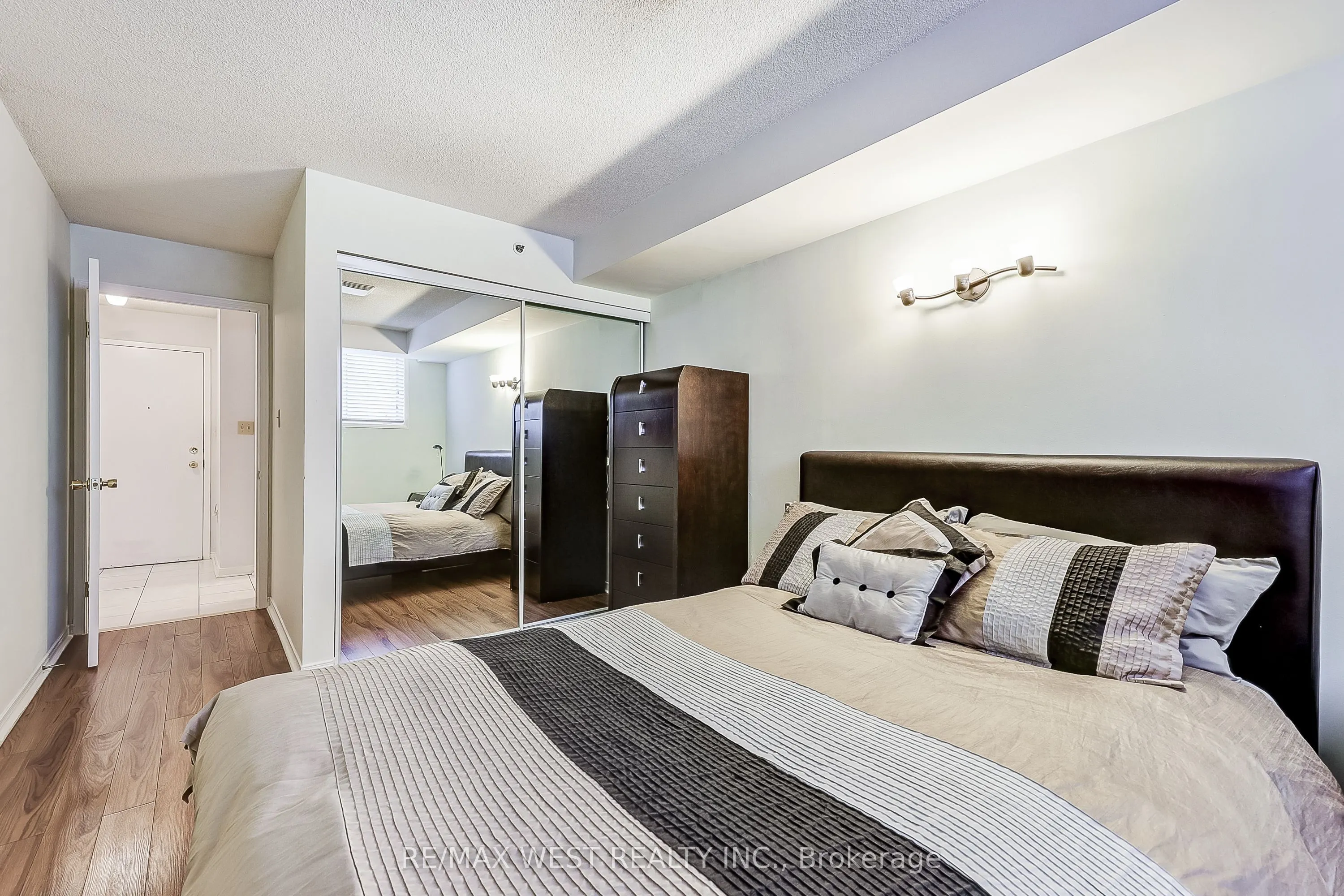 75 WELDRICK Road E, #722