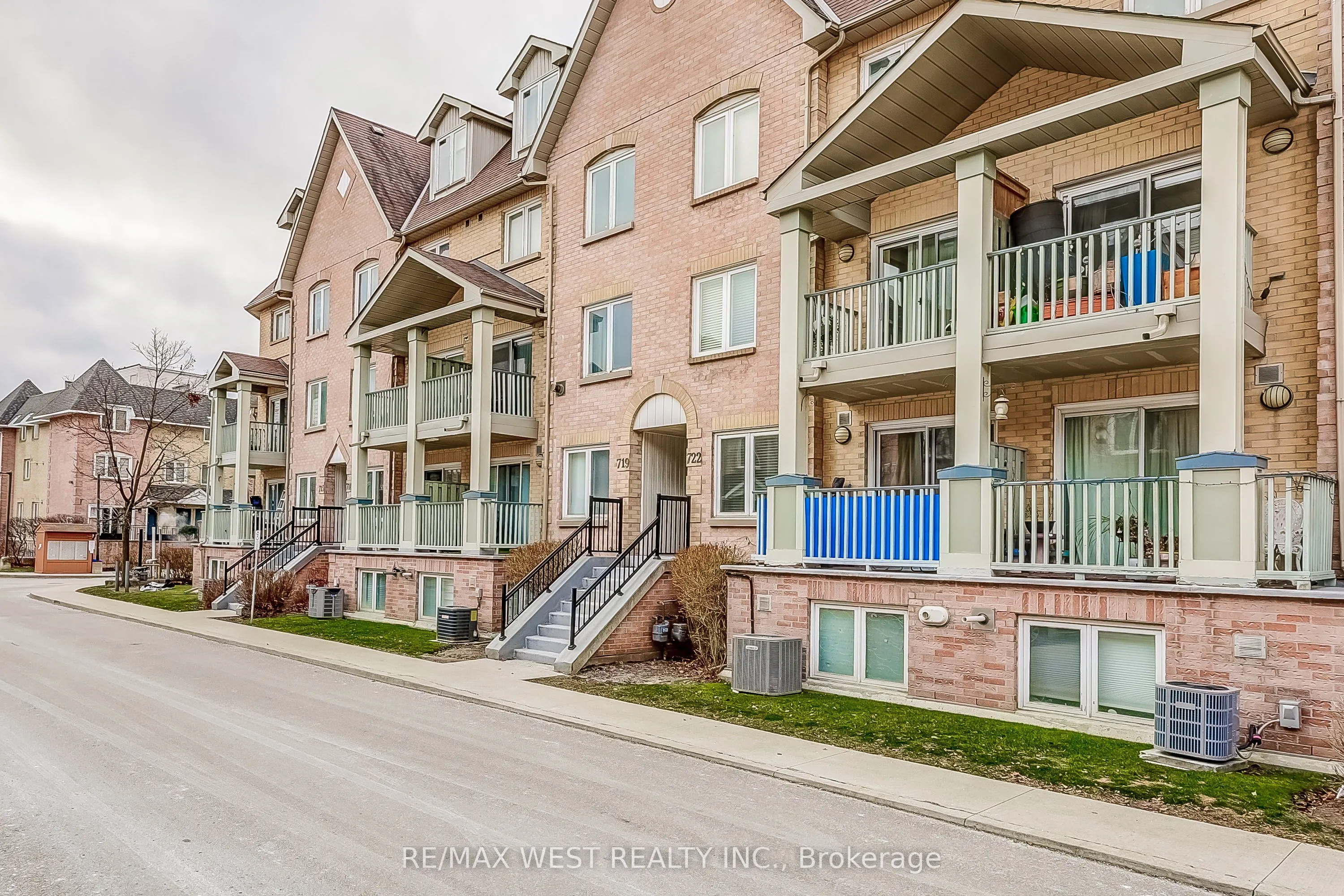 75 WELDRICK Road E, #722