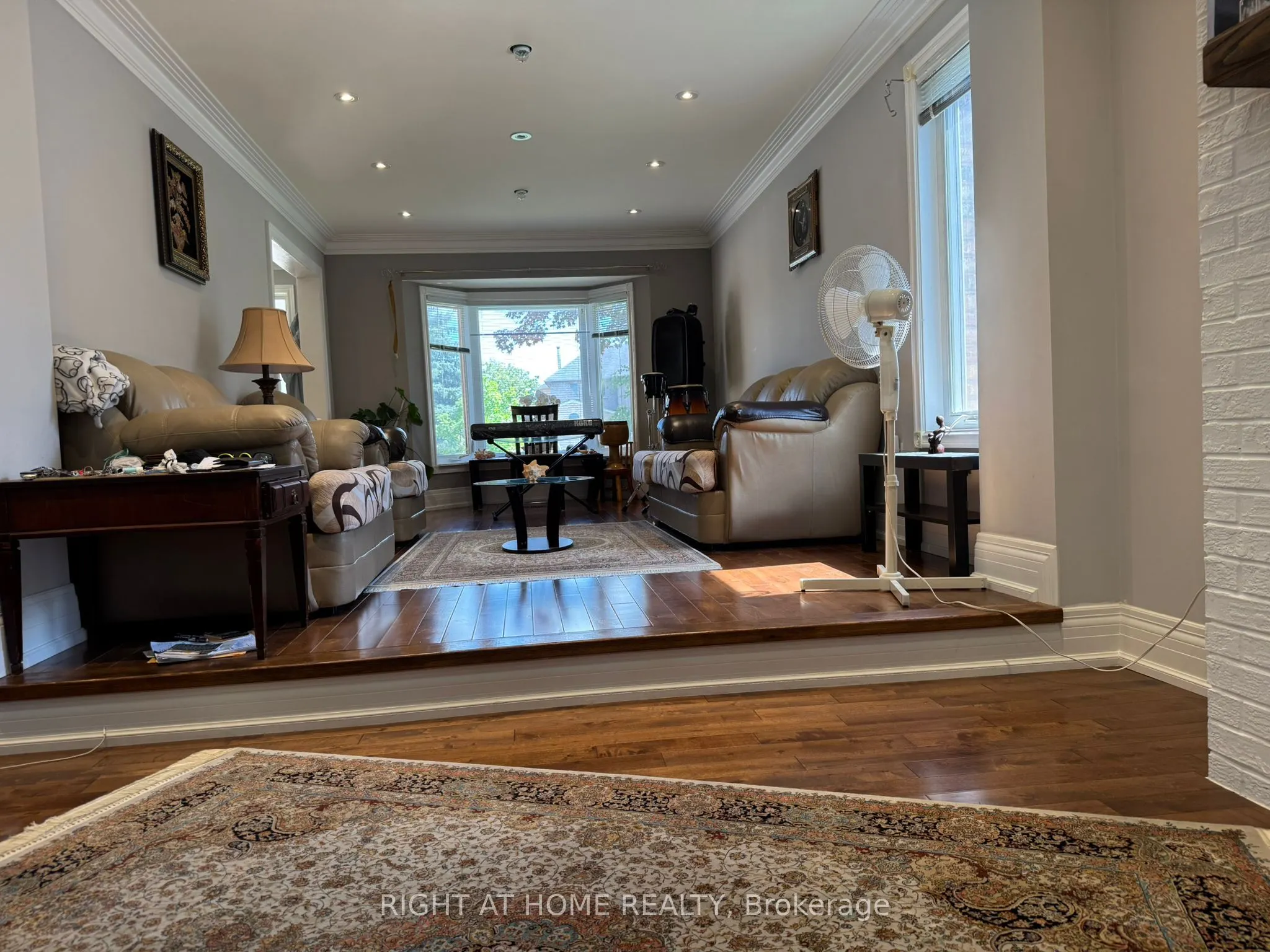 382 Chambers Crescent, #Upper