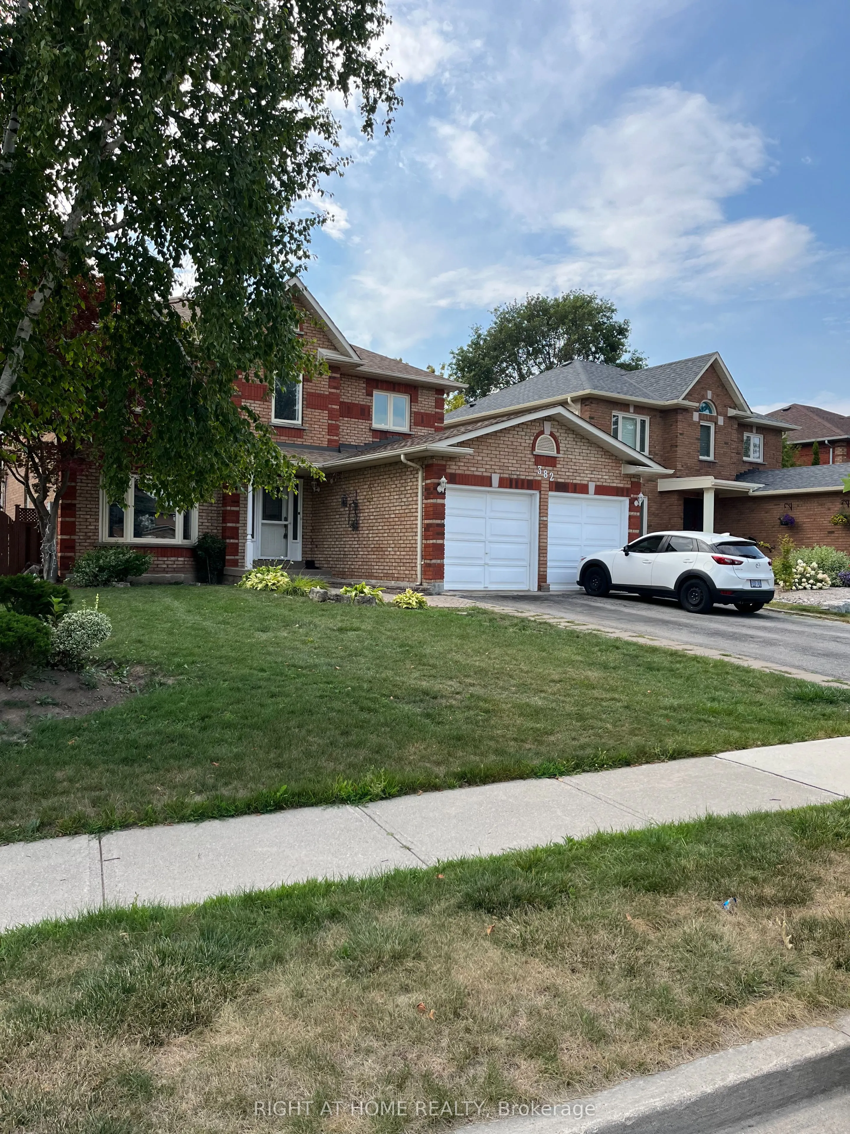 382 Chambers Crescent, #Upper