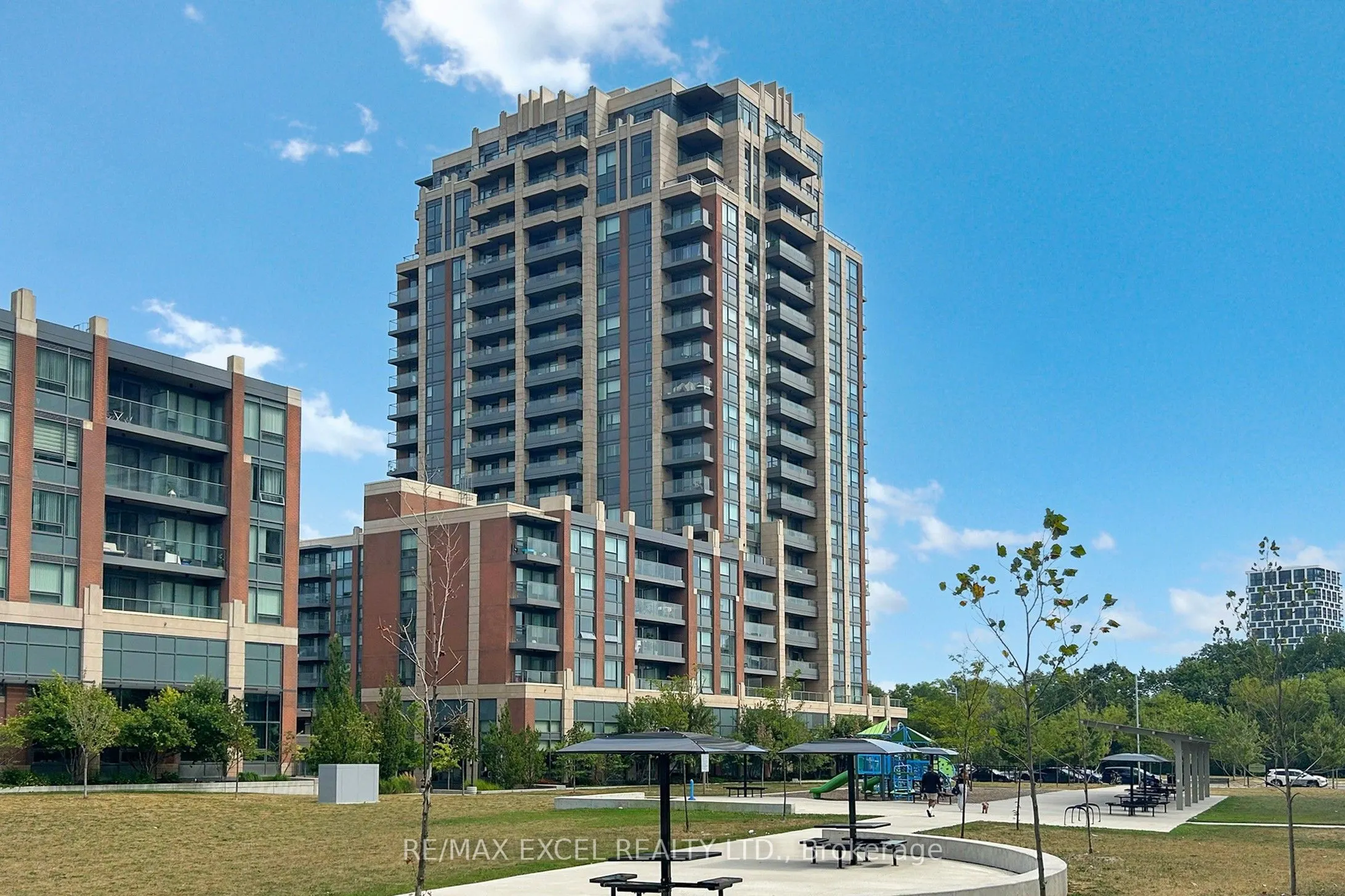 18 Uptown Drive, #207