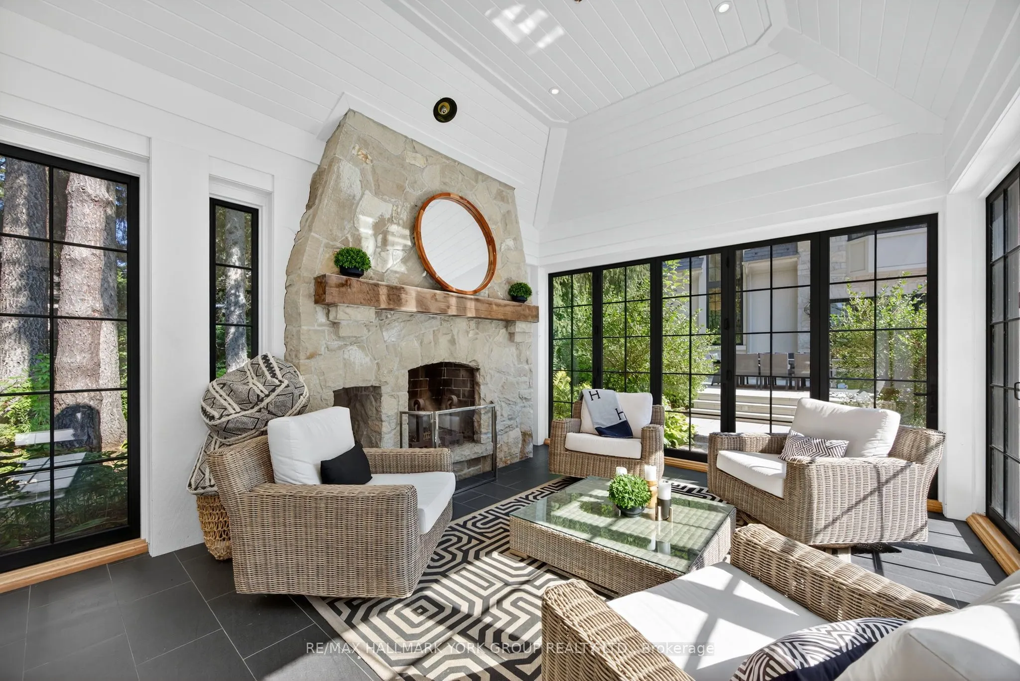 108 Kennedy Street W