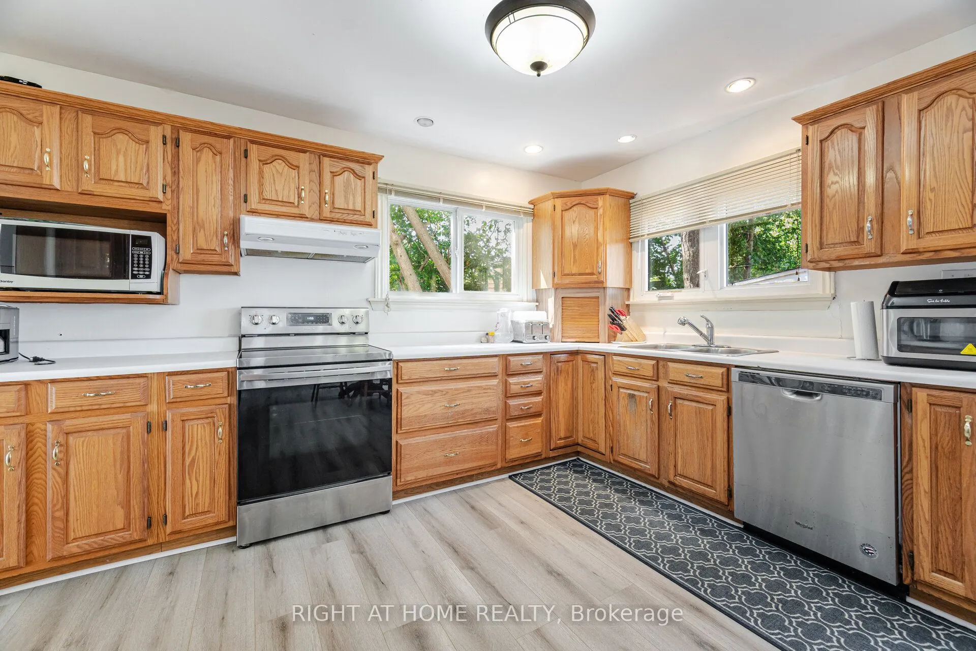 428 Lake Drive S