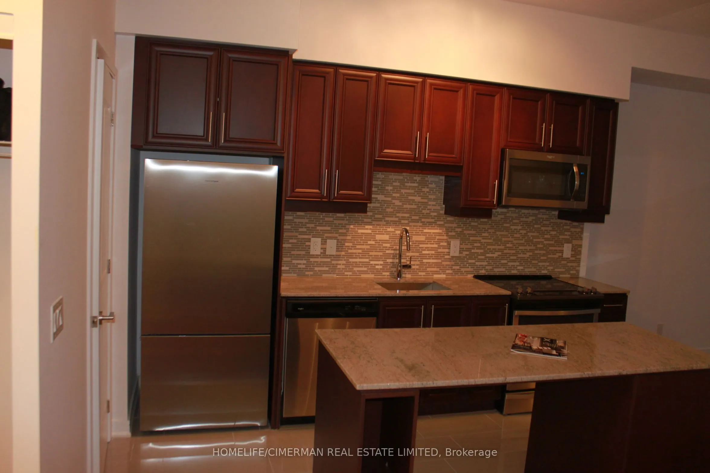 9199 Yonge Street, #809