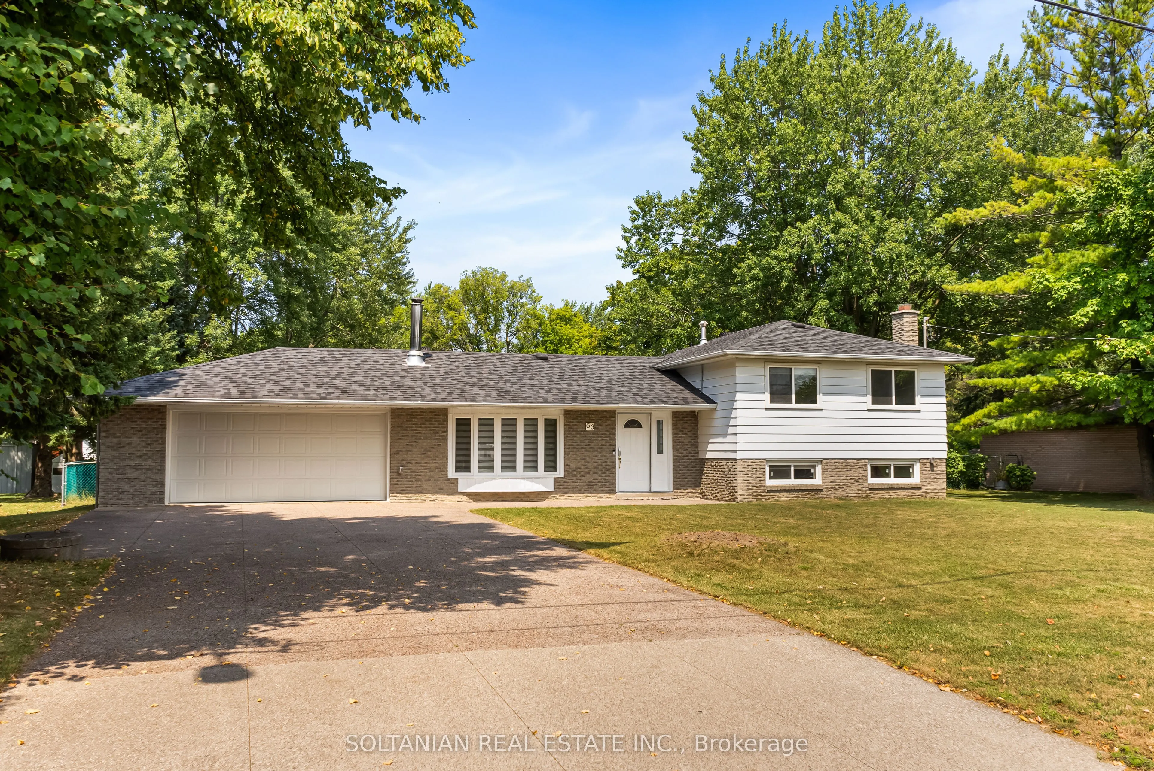66 Lakeland Crescent