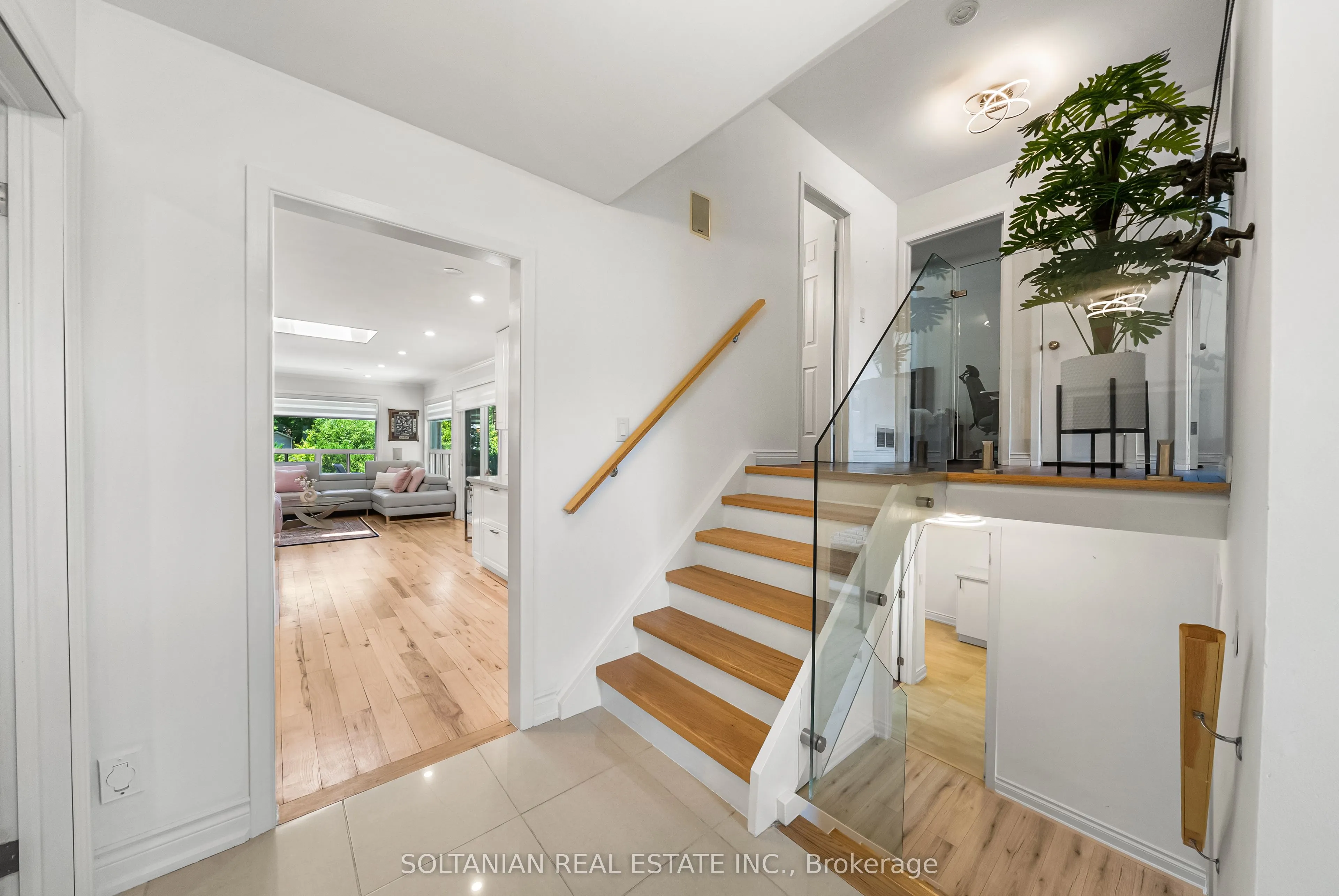 66 Lakeland Crescent
