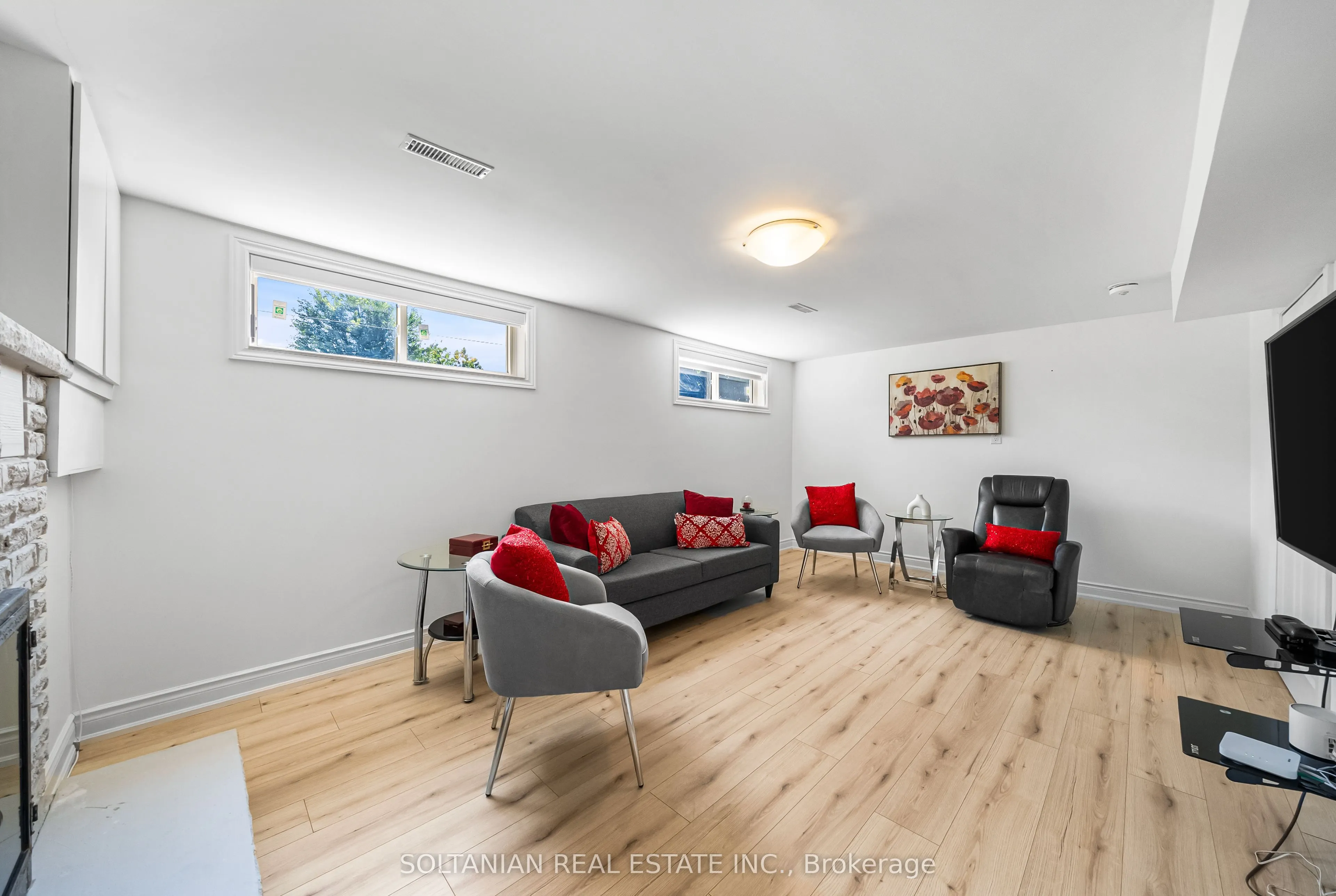 66 Lakeland Crescent