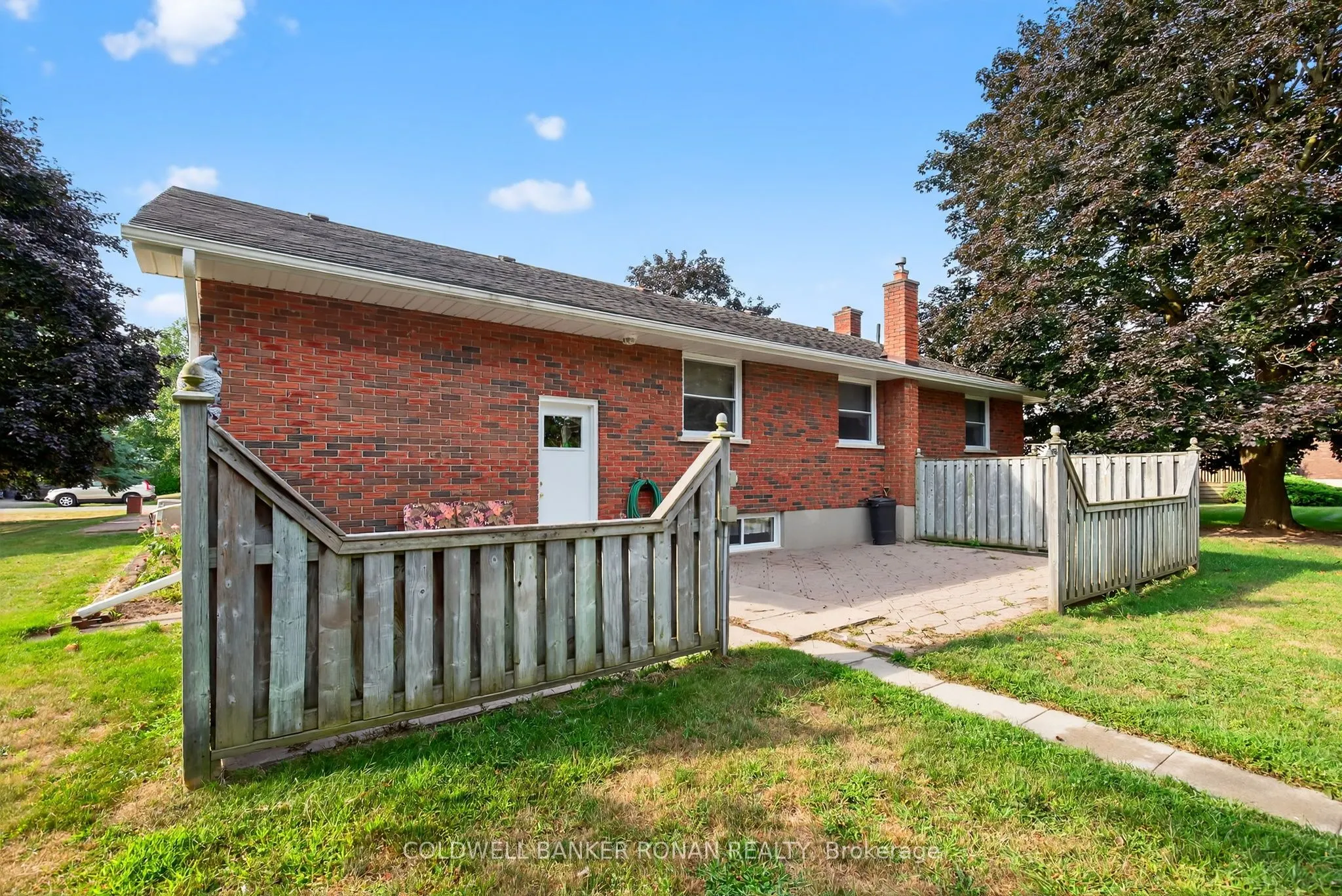 8 Douglas Drive