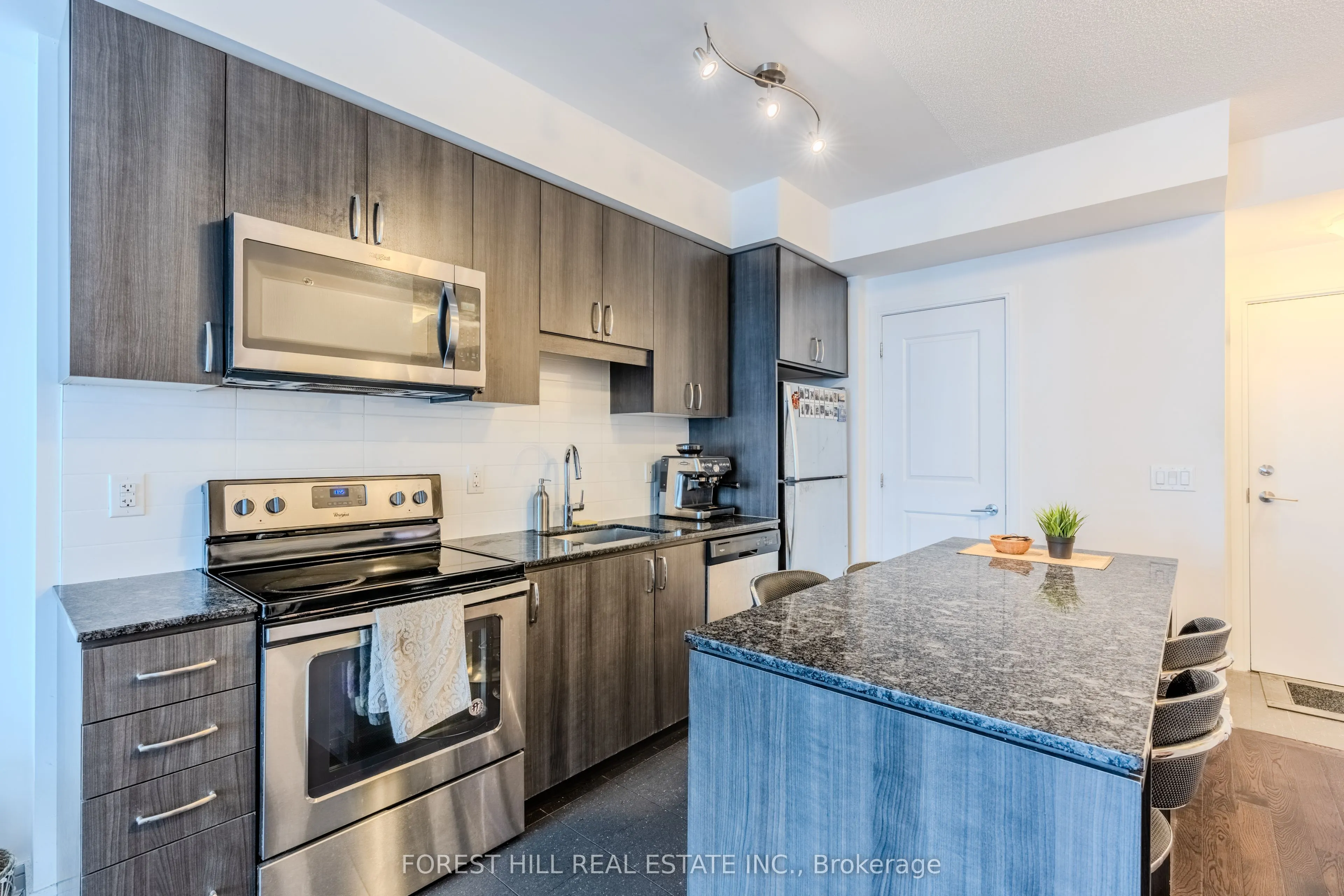 9191 Yonge Street, #SW908