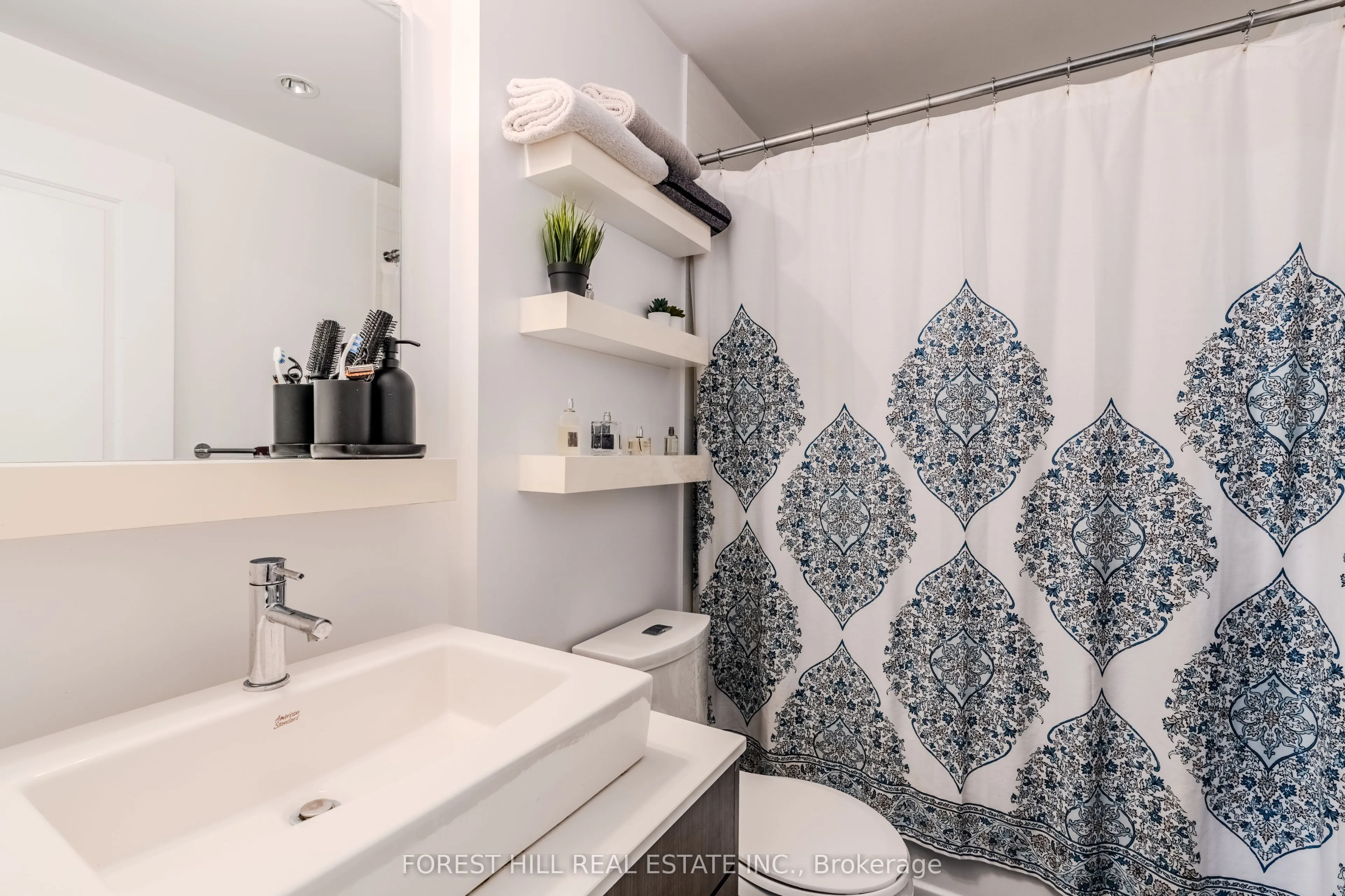 9191 Yonge Street, #SW908