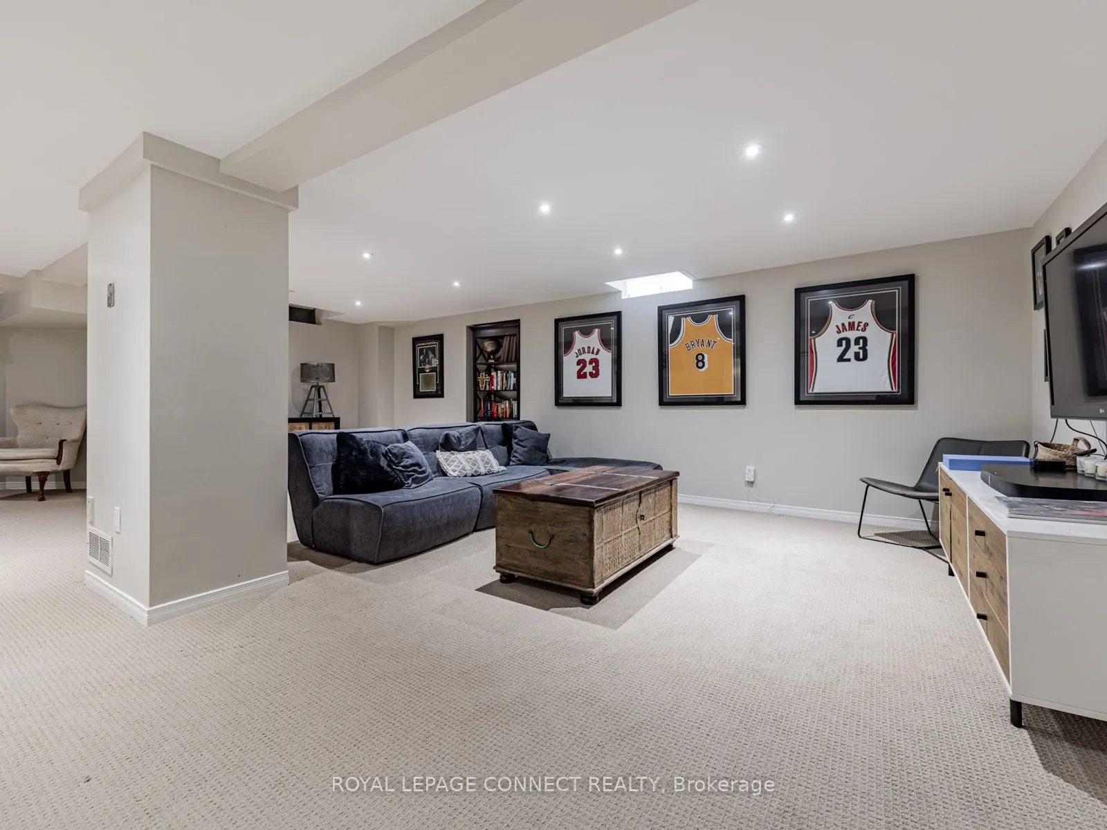 42 Lyndhurst Drive