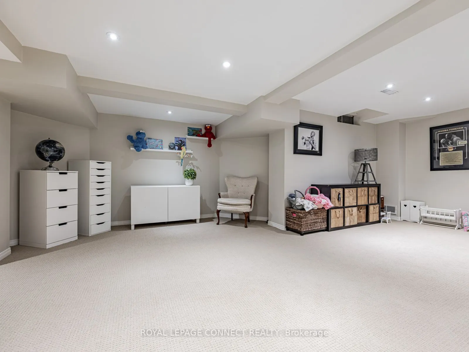 42 Lyndhurst Drive