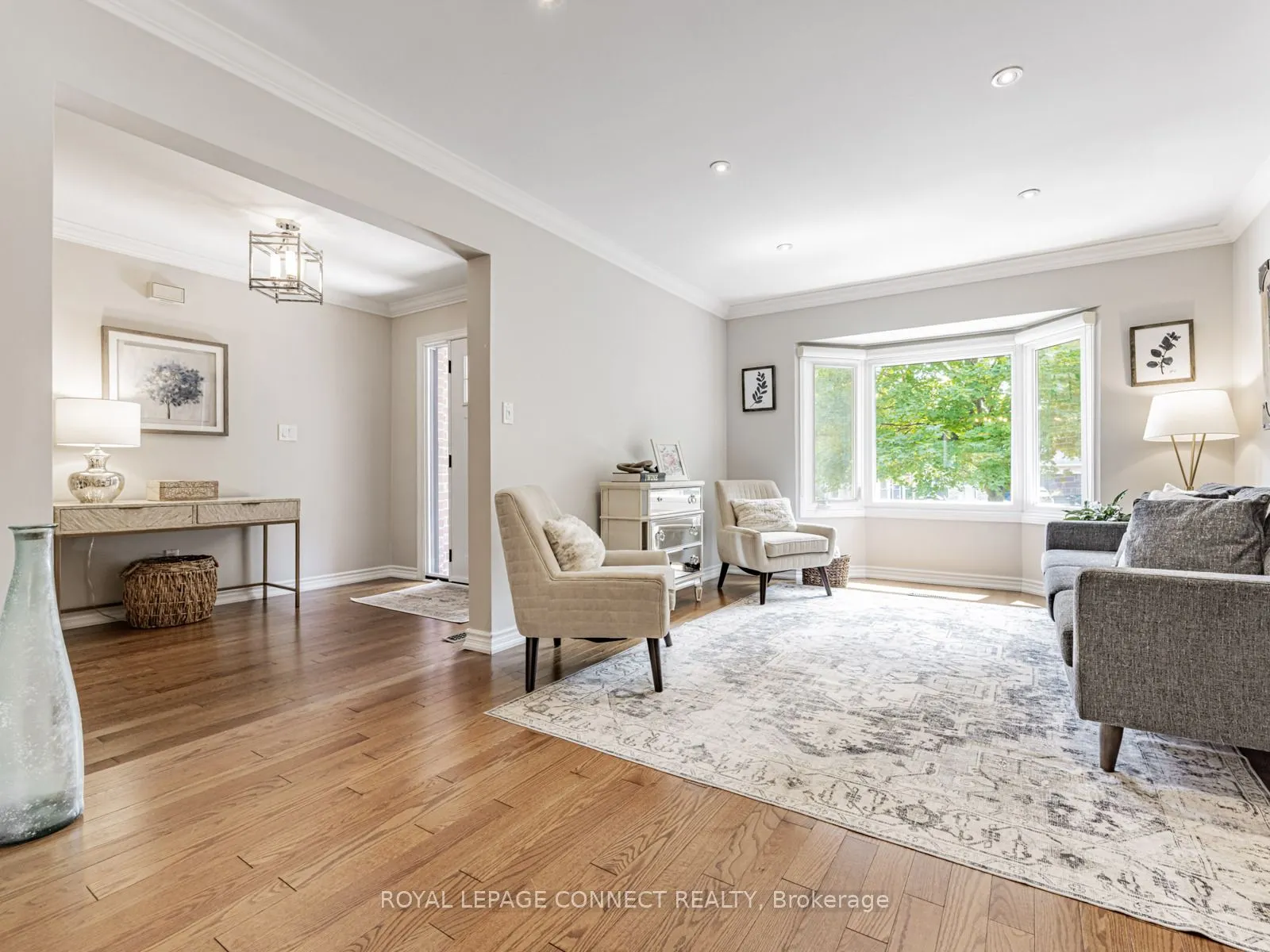 42 Lyndhurst Drive