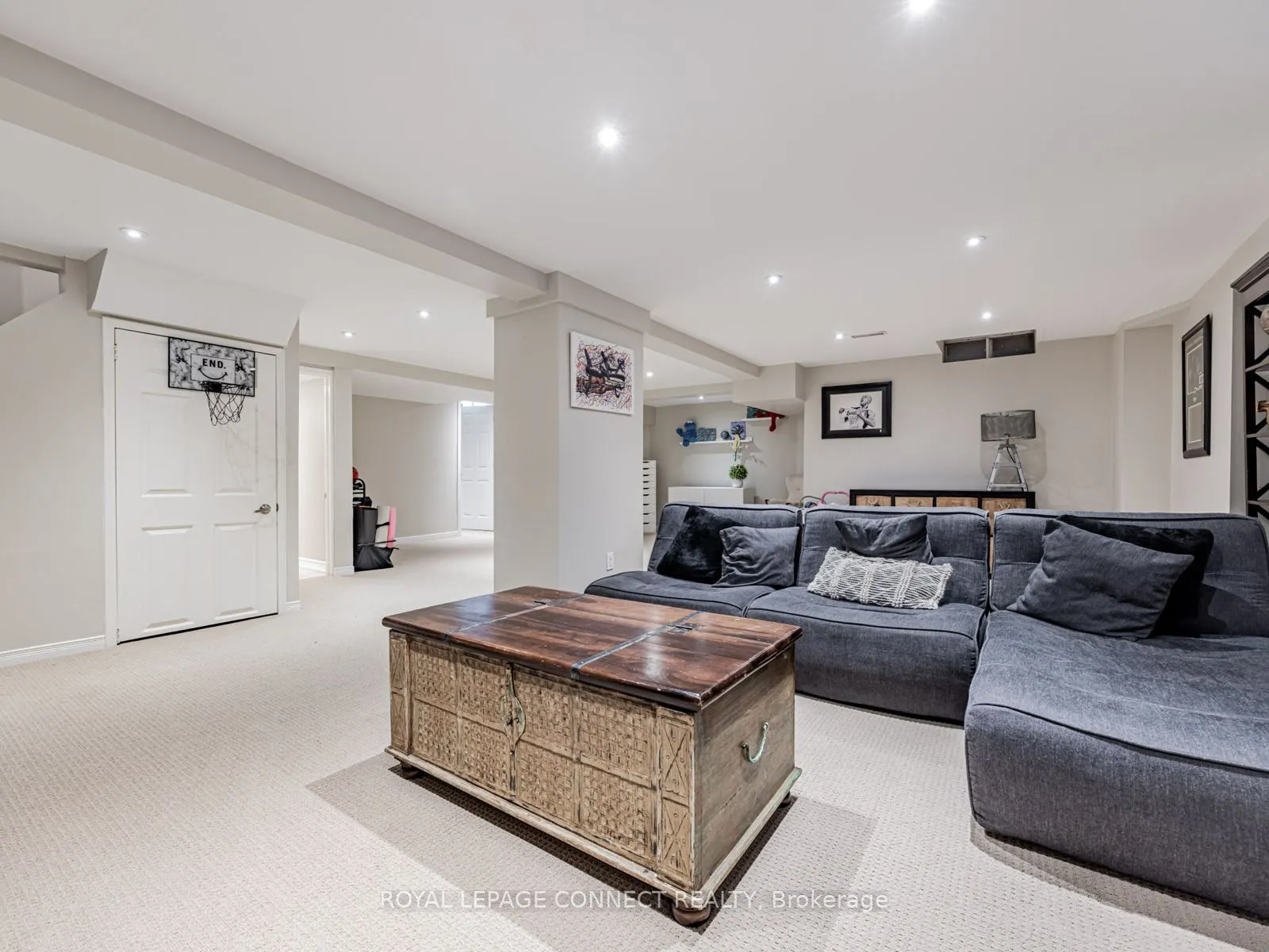 42 Lyndhurst Drive