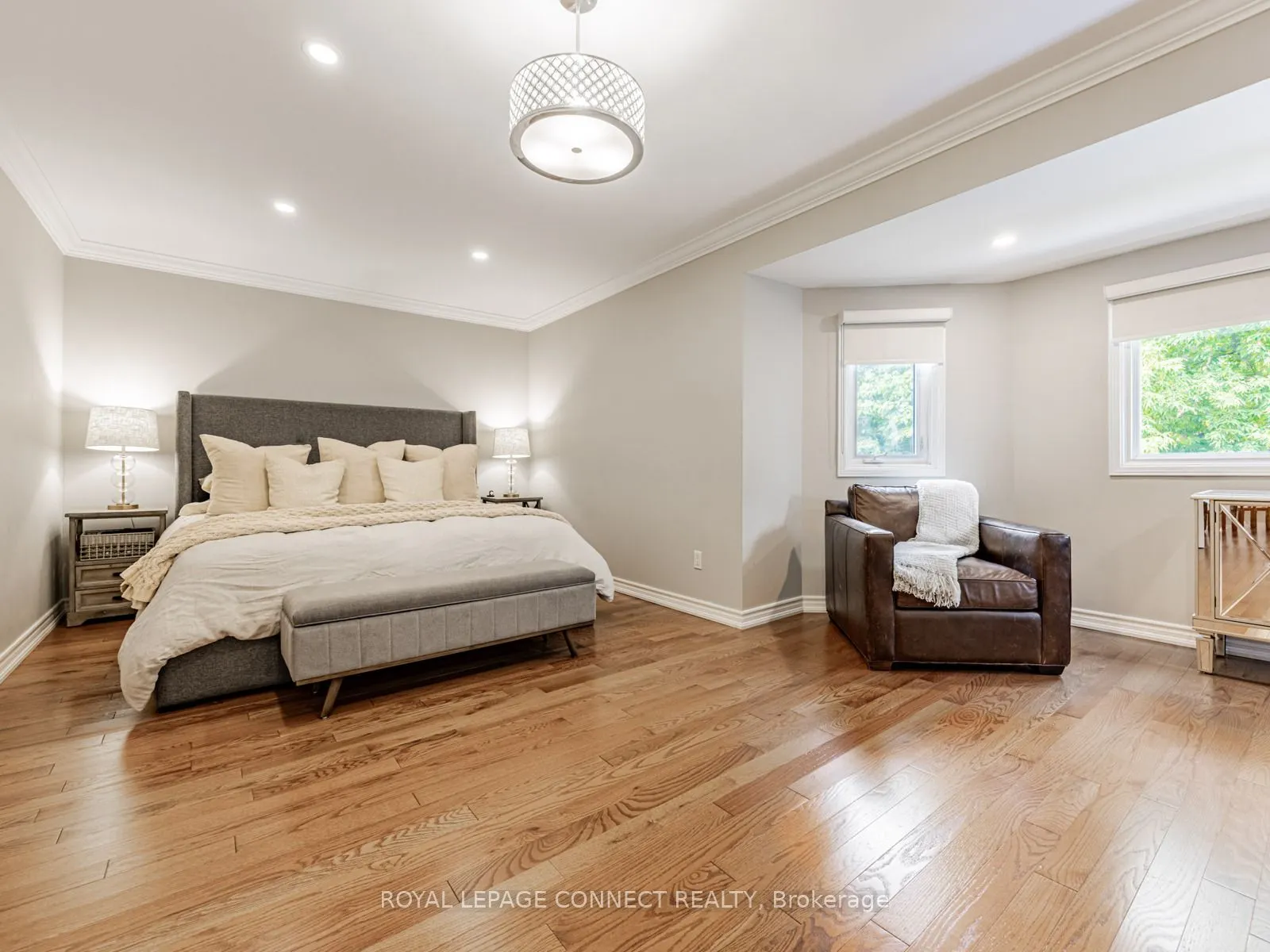 42 Lyndhurst Drive